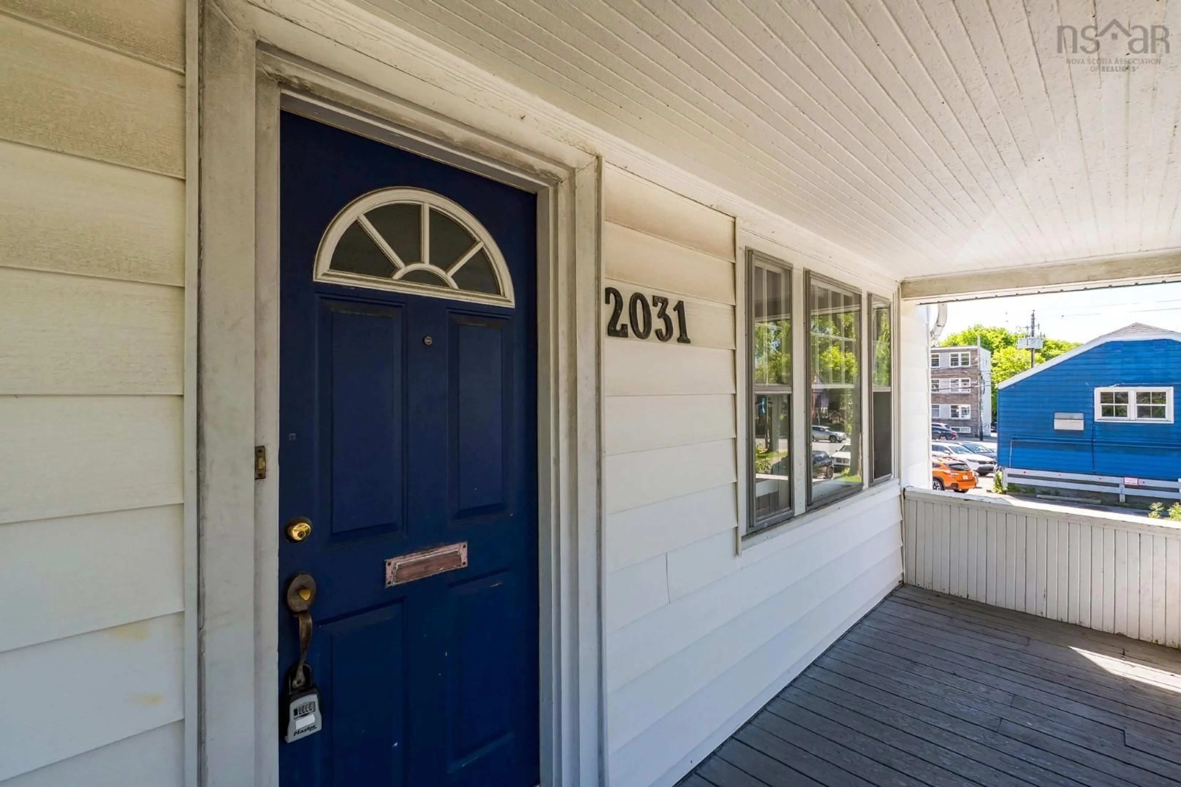 Indoor entryway for 2031 Beech St, Halifax Nova Scotia B3L 2X7