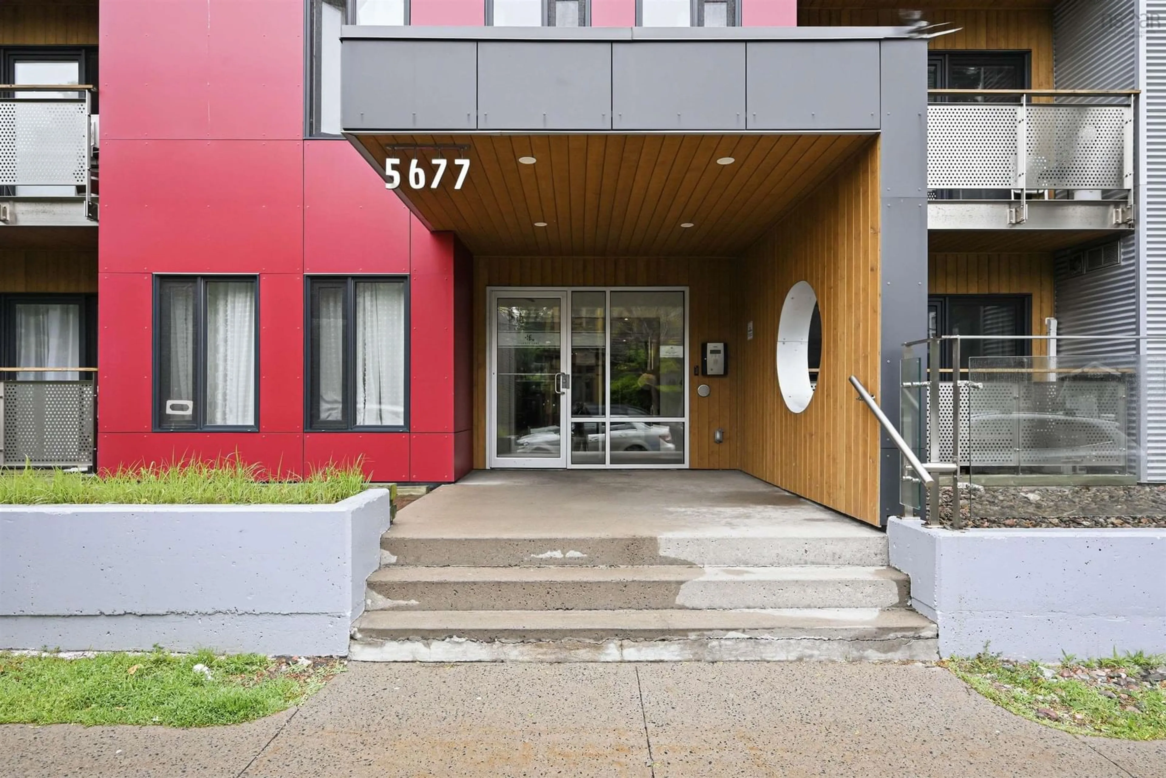 Indoor foyer for 5677 Harris St #405, Halifax Nova Scotia B3K 0G4