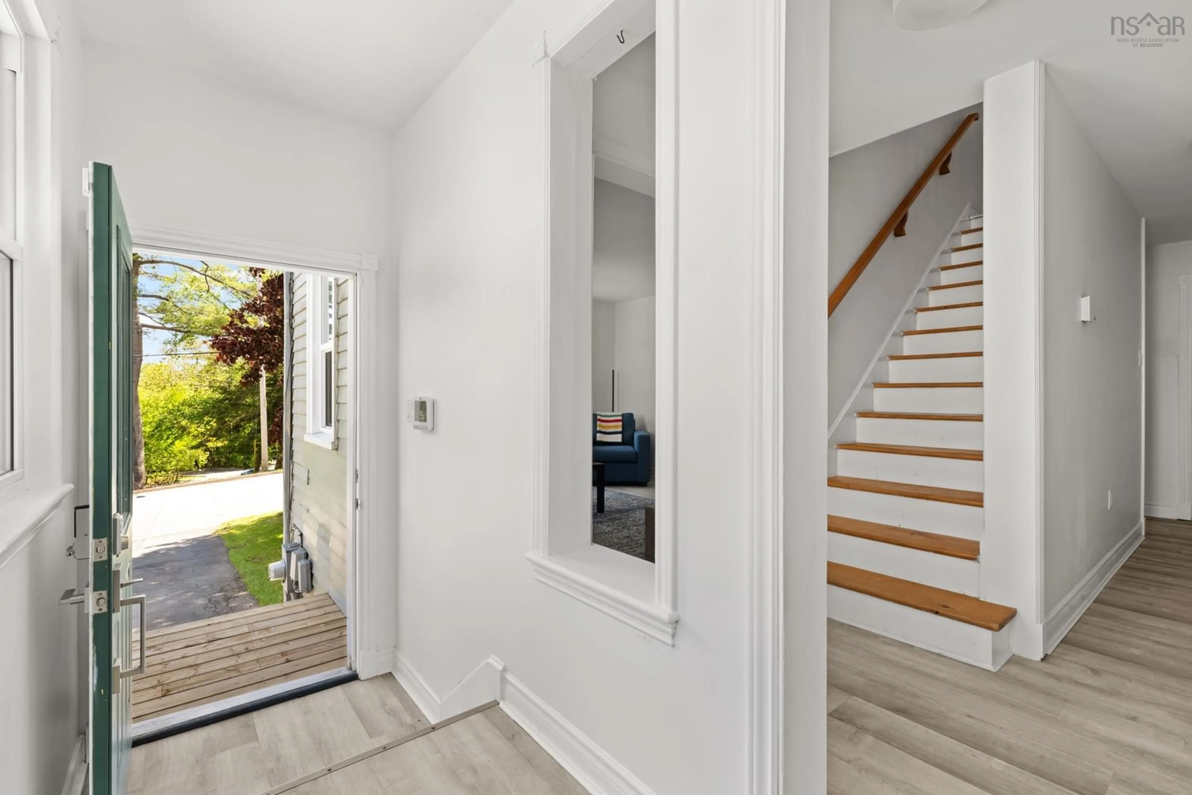 Indoor entryway for 32 Millrun Cres, Bedford Nova Scotia B4A 1H7