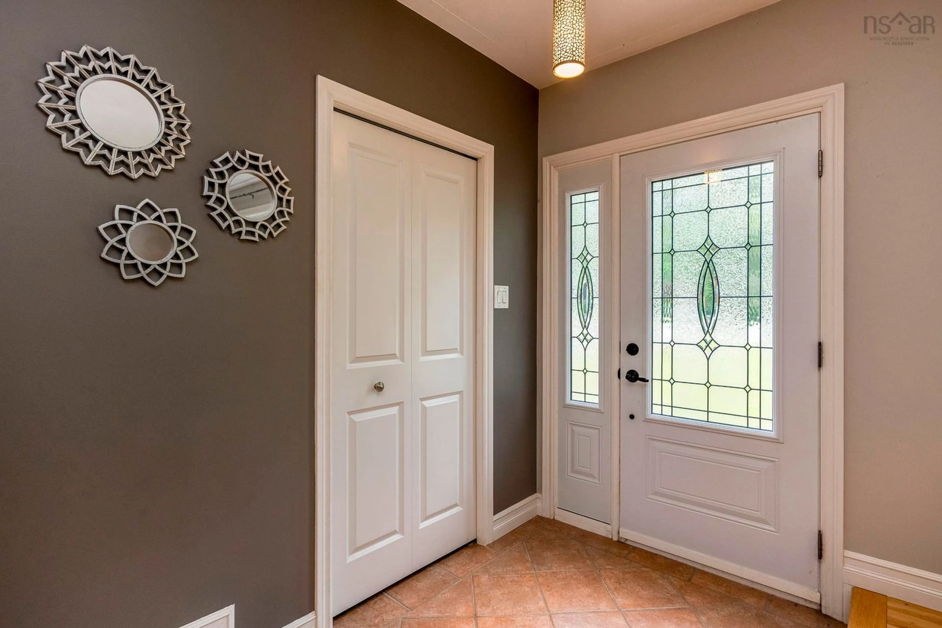 Indoor entryway for 2848 Ward St, Coldbrook Nova Scotia B4R 1A4
