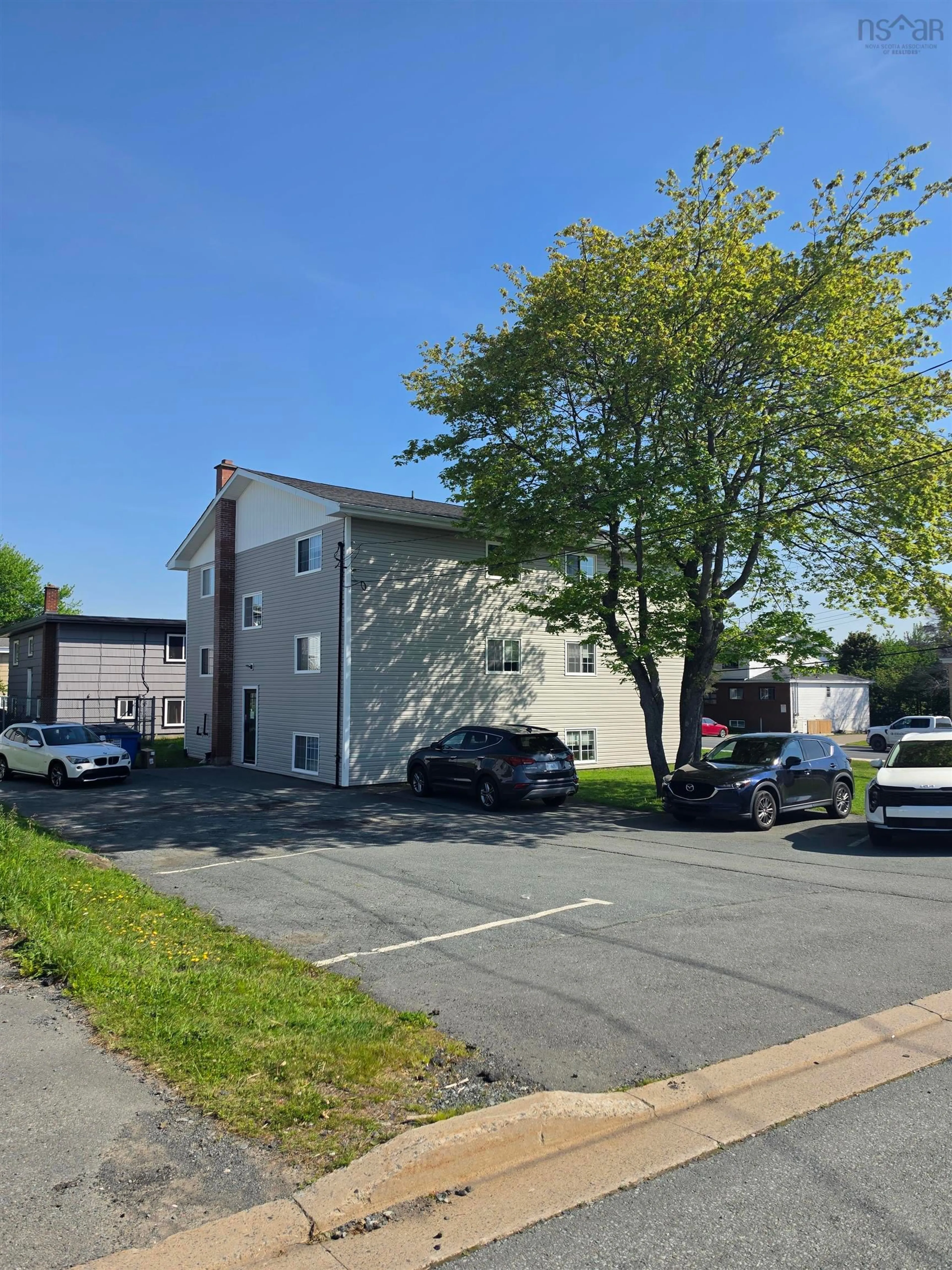 A pic from outside/outdoor area/front of a property/back of a property/a pic from drone, street for 181 Evans Ave, Halifax Nova Scotia B3M 1C8