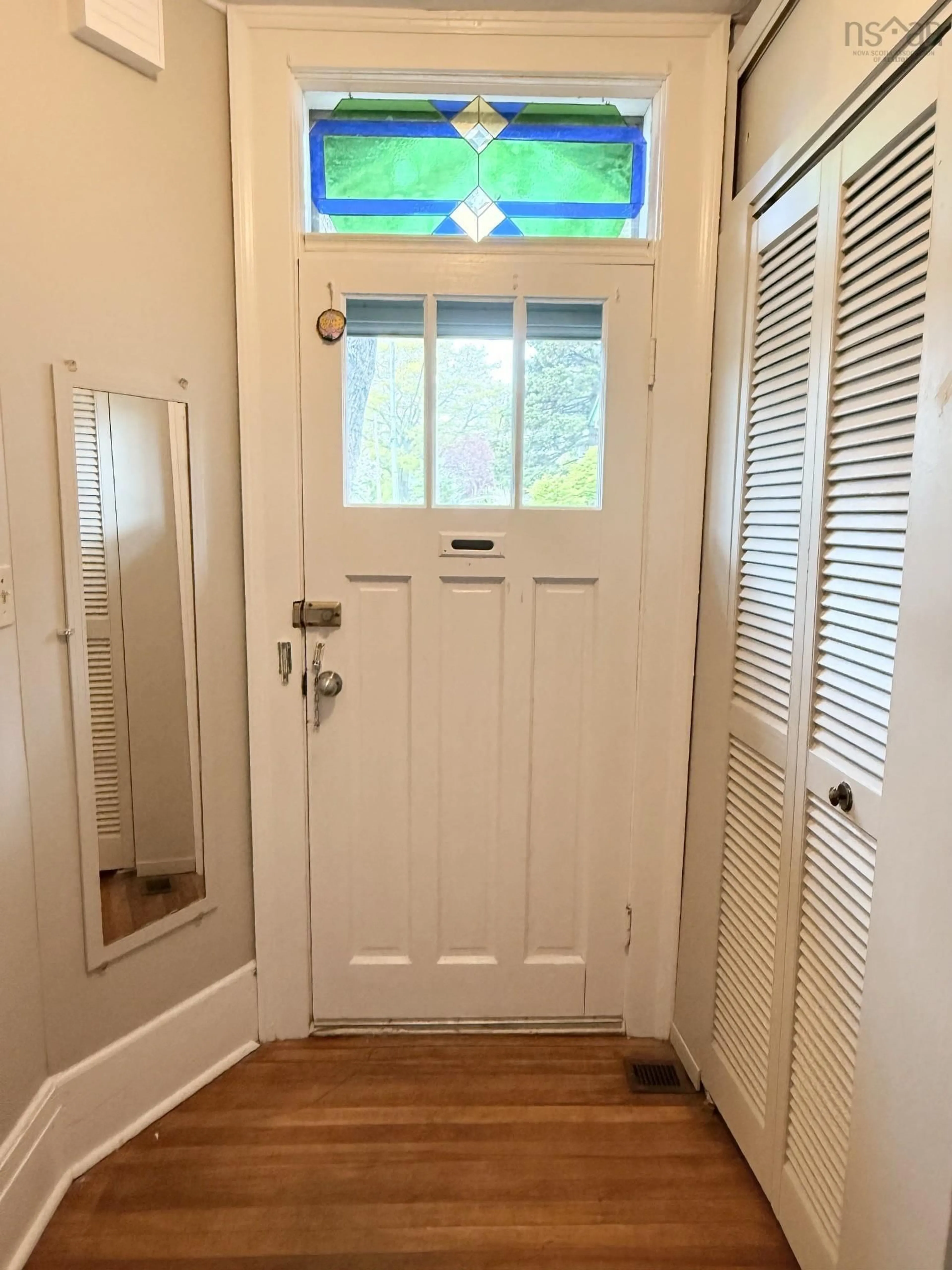 Indoor entryway for 14/16 Maynard St, Dartmouth Nova Scotia B2Y 1V9