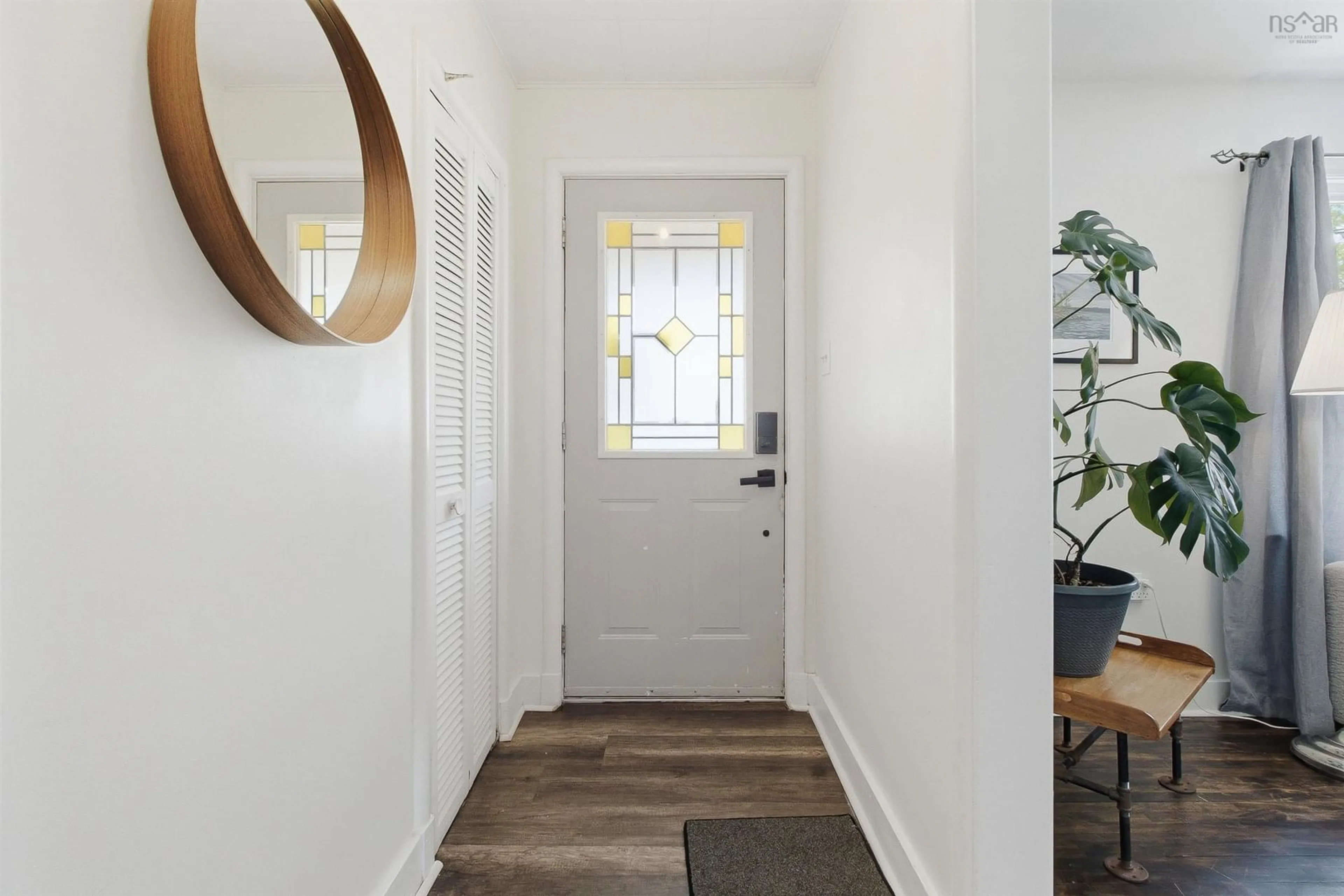 Indoor entryway for 245 Town Rd, Falmouth Nova Scotia B0P 1P0