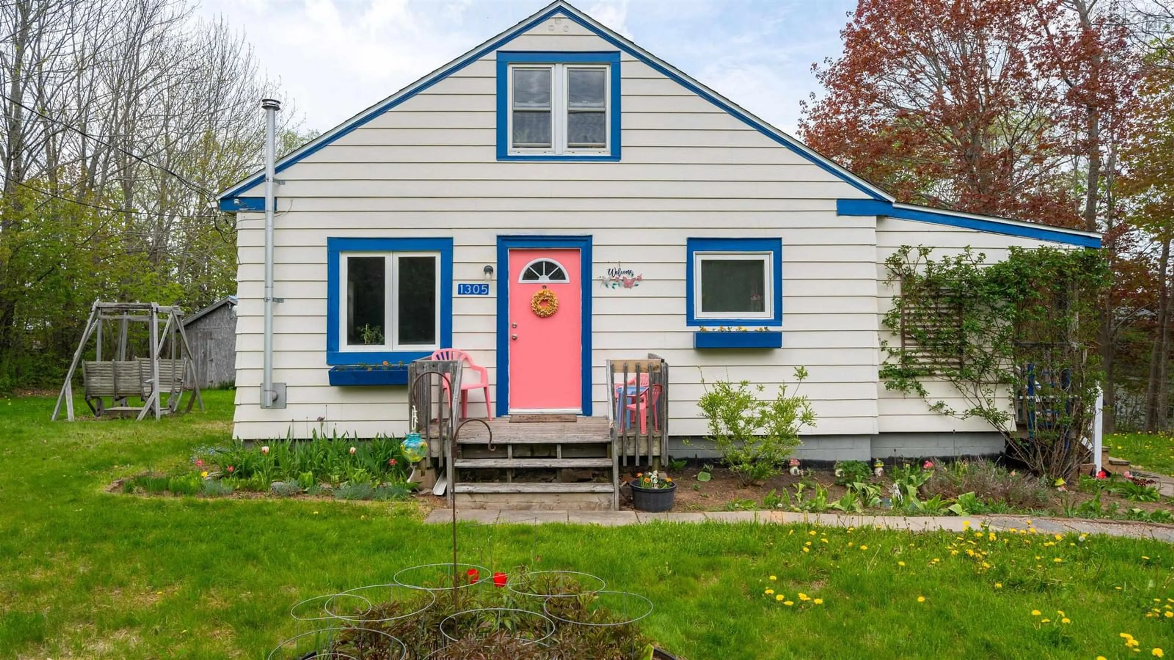 Home with vinyl exterior material, street for 1305 Ridge Rd, Wolfville Ridge Nova Scotia B4P 2R1