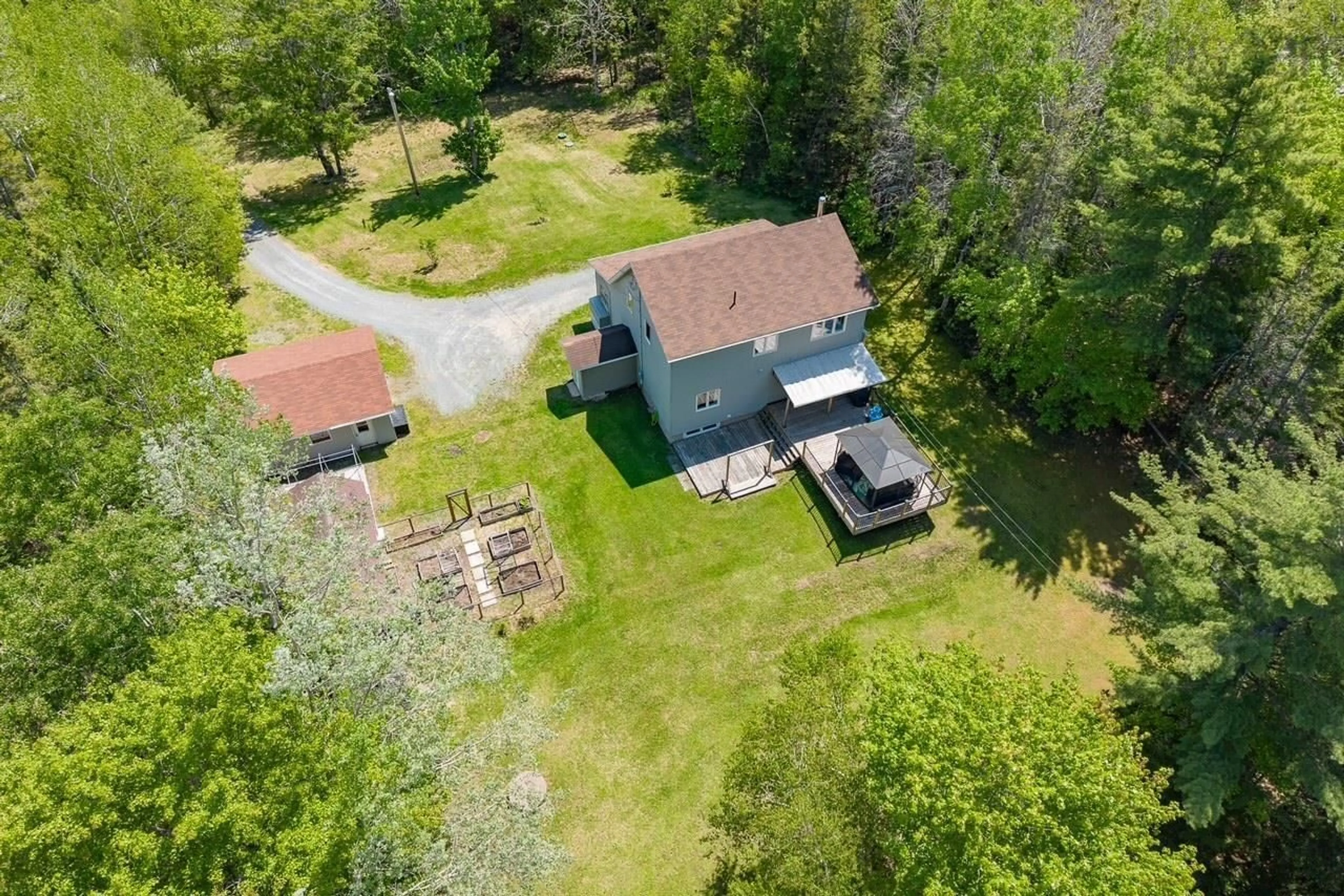 A pic from outside/outdoor area/front of a property/back of a property/a pic from drone, unknown for 12 River Crt, Enfield Nova Scotia B2T 1C4