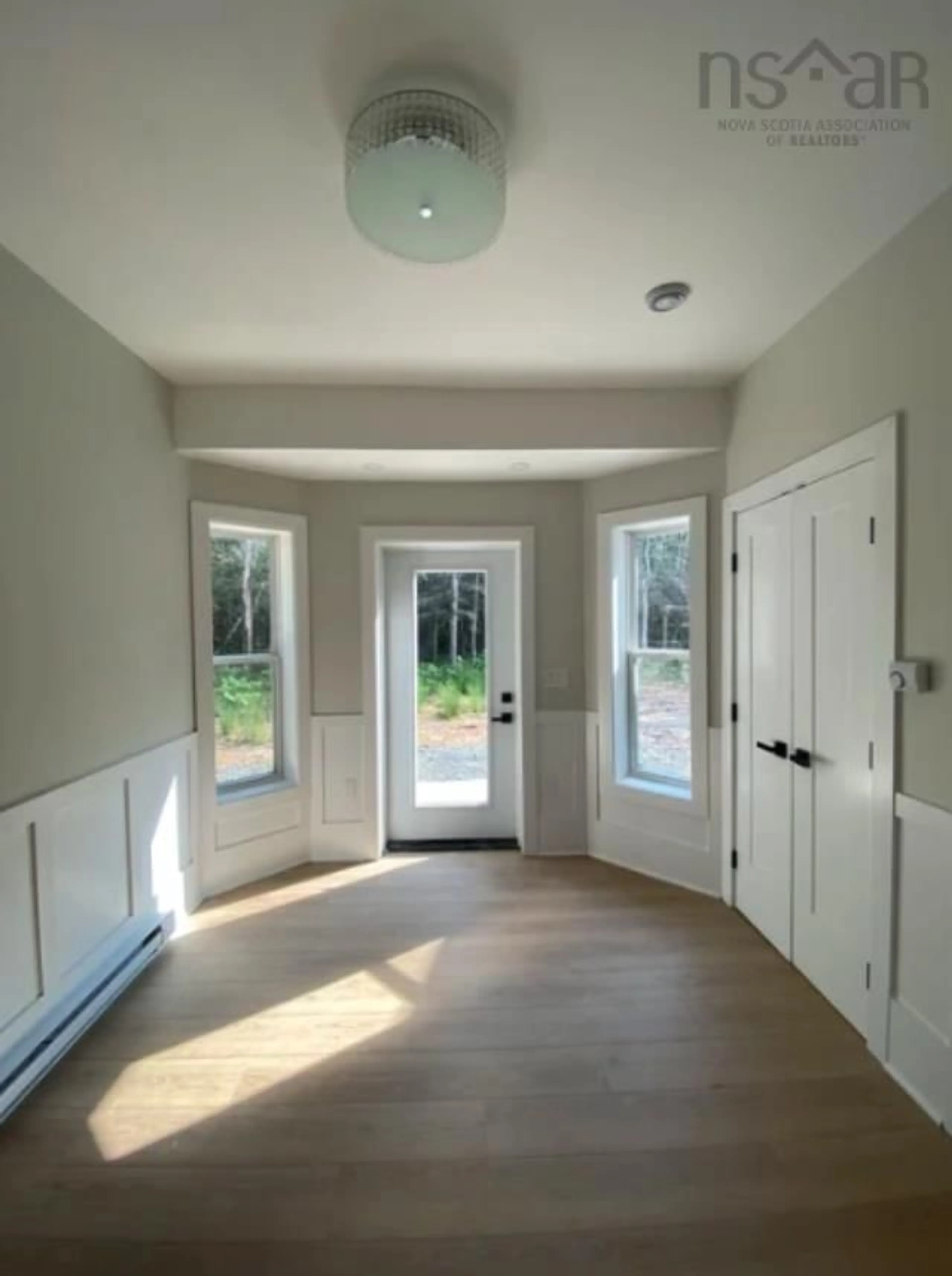 Indoor entryway for 46-52 Chemin Venette Rd, Chéticamp Nova Scotia B0E 1H0
