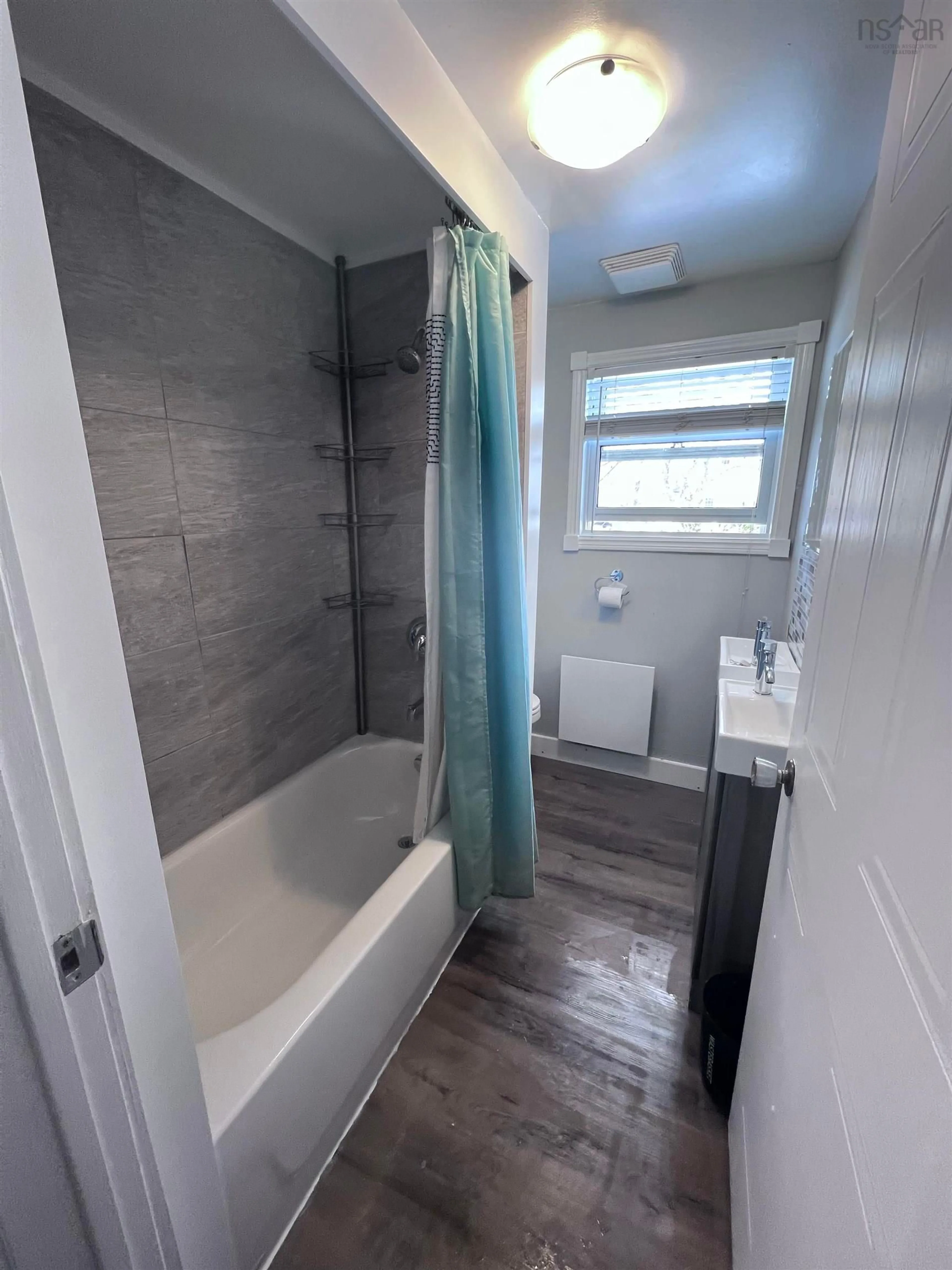 Standard bathroom, unknown for 11 Robinson Dr, Berwick Nova Scotia B0P 1E0