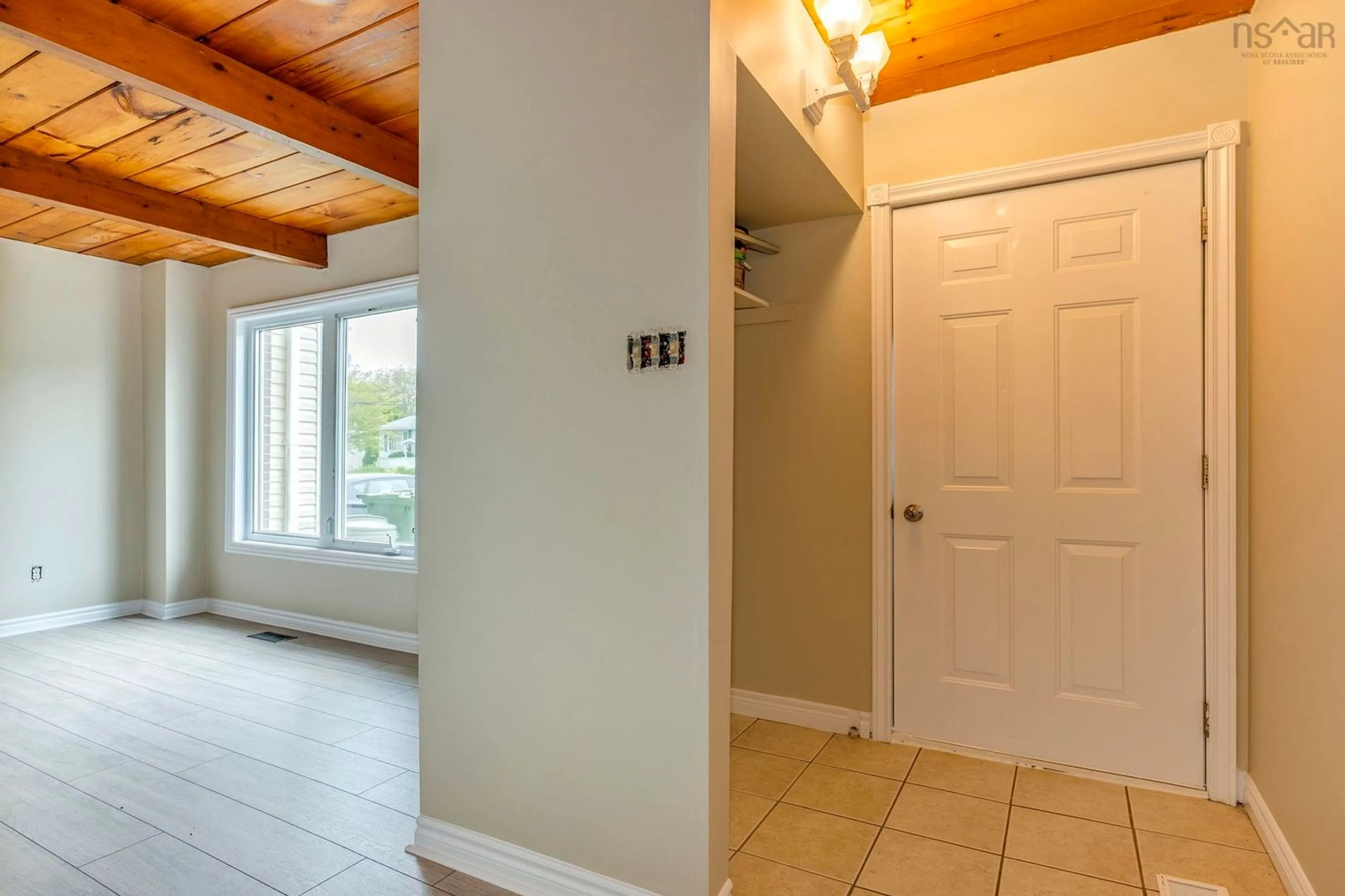 Indoor entryway for 111 Merrimac Dr, Dartmouth Nova Scotia B2W 4W9