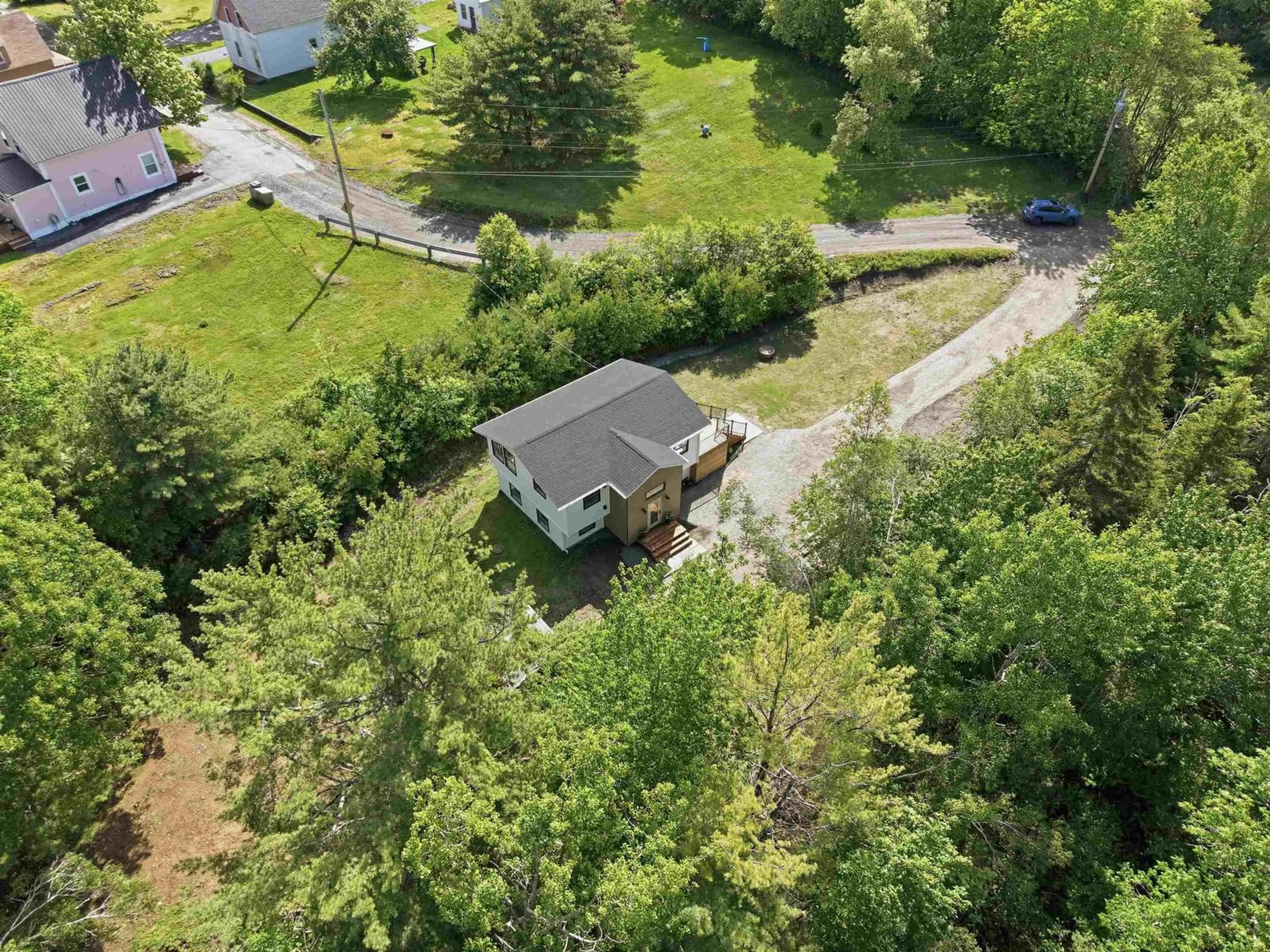 A pic from outside/outdoor area/front of a property/back of a property/a pic from drone, unknown for 178 Fairmont St, Mahone Bay Nova Scotia B0J 2E0