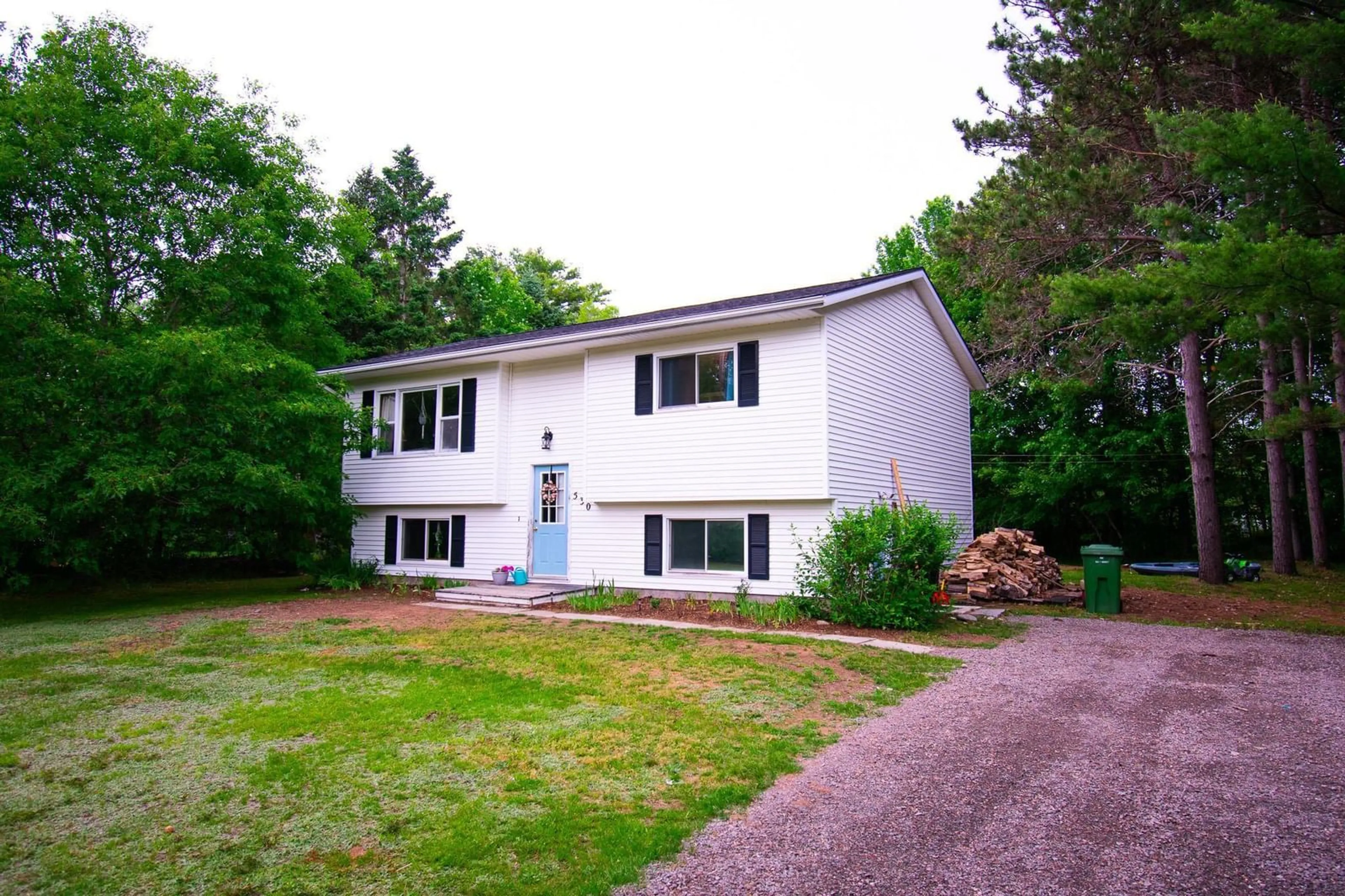 Home with vinyl exterior material, street for 530 Bluenose Ave, Meadowvale Nova Scotia B0P 1R0