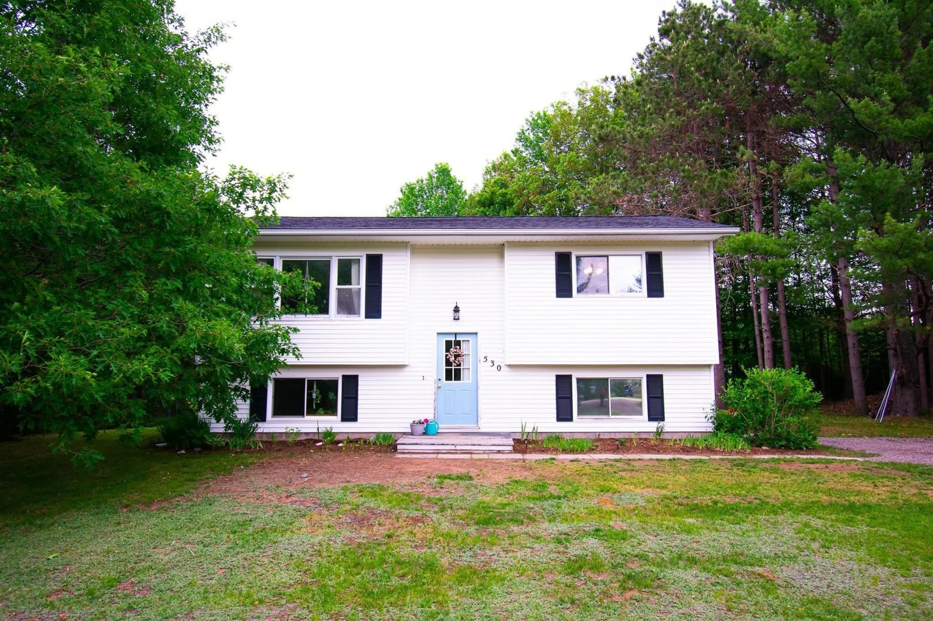 Home with vinyl exterior material, street for 530 Bluenose Ave, Meadowvale Nova Scotia B0P 1R0