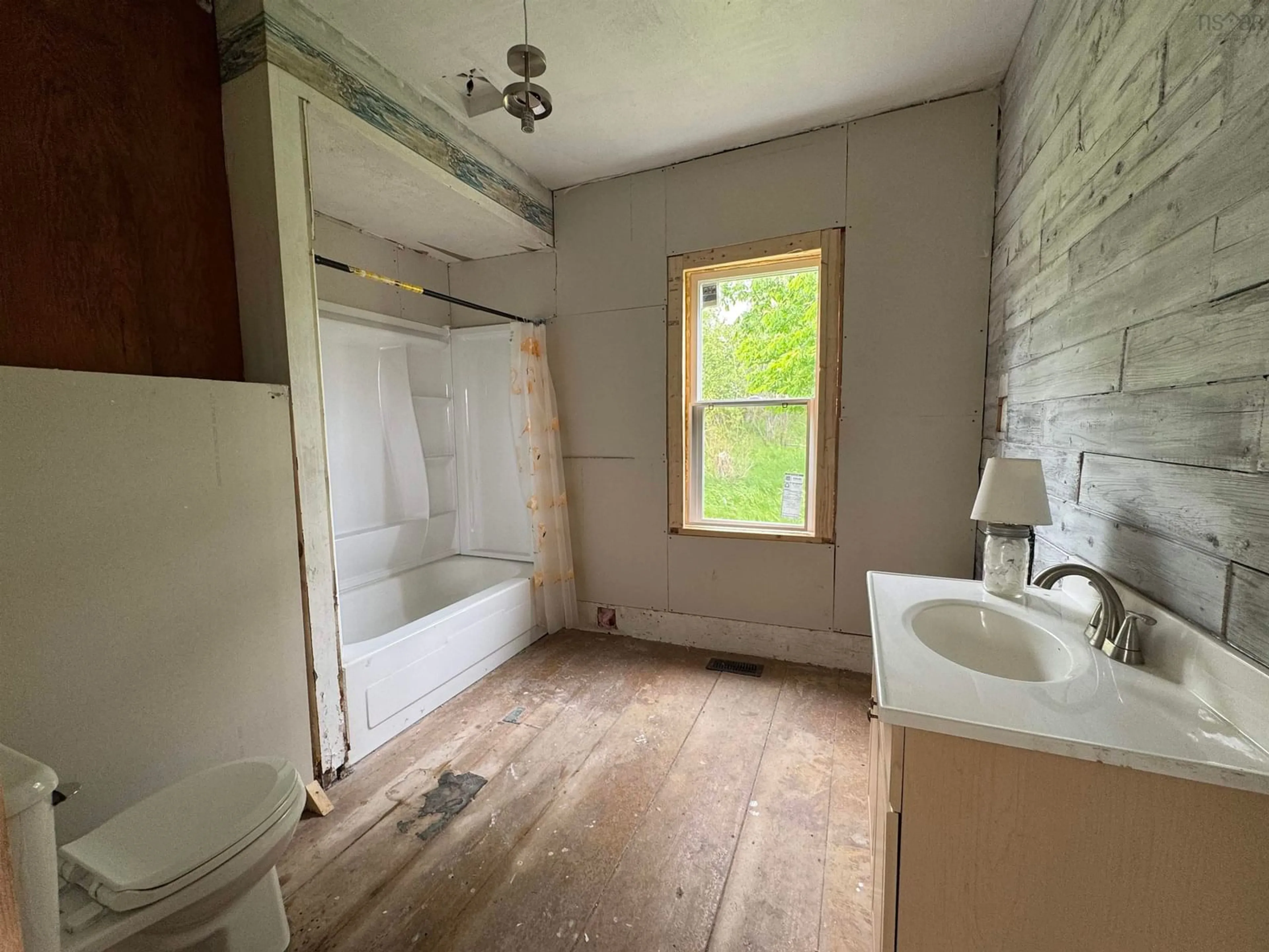 A pic of a room for 592 Highway 215, East Walton Nova Scotia B0N 2R0