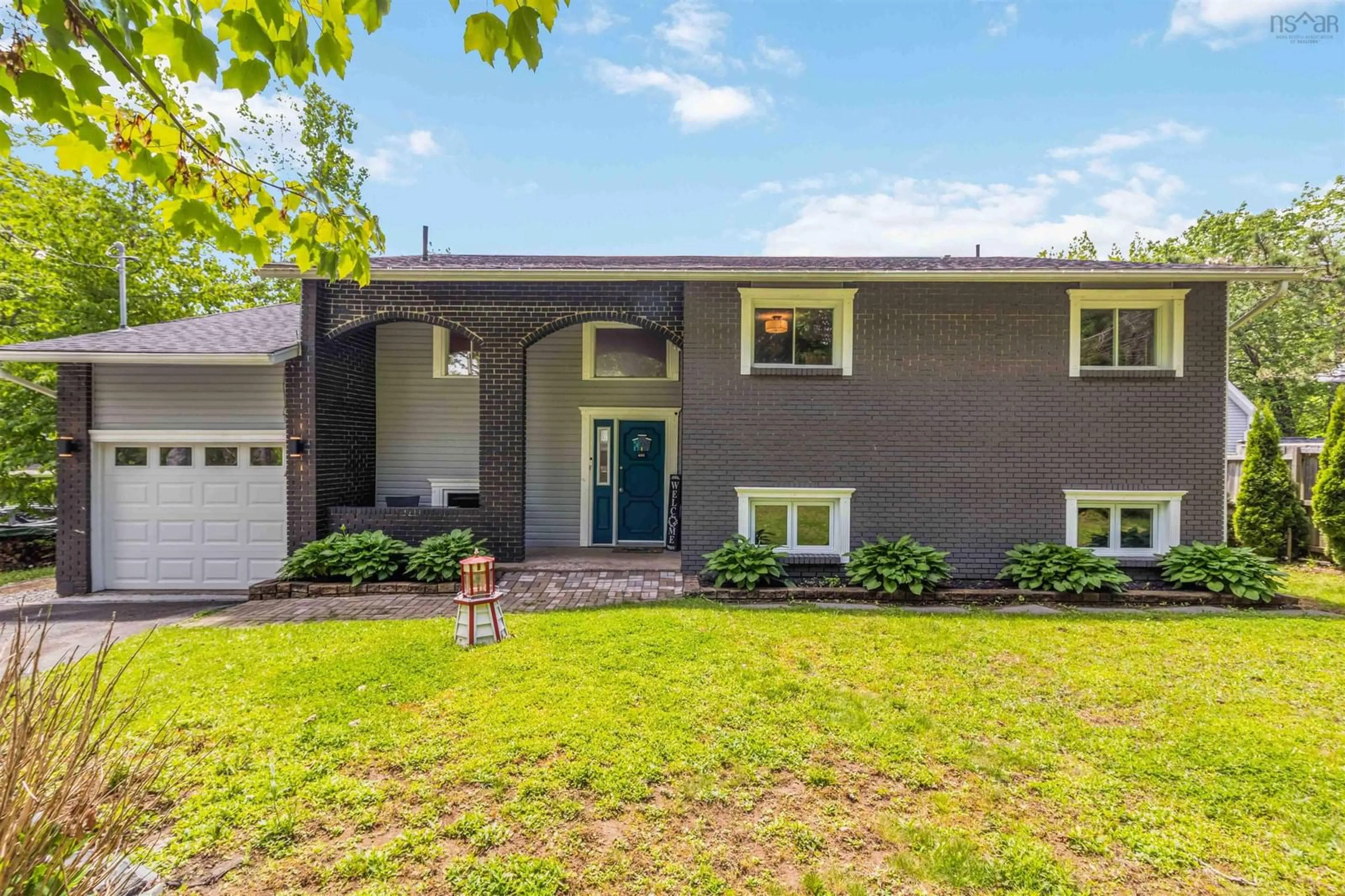 Home with vinyl exterior material, street for 601 Lakeview Ave, Middle Sackville Nova Scotia B4E 3B8