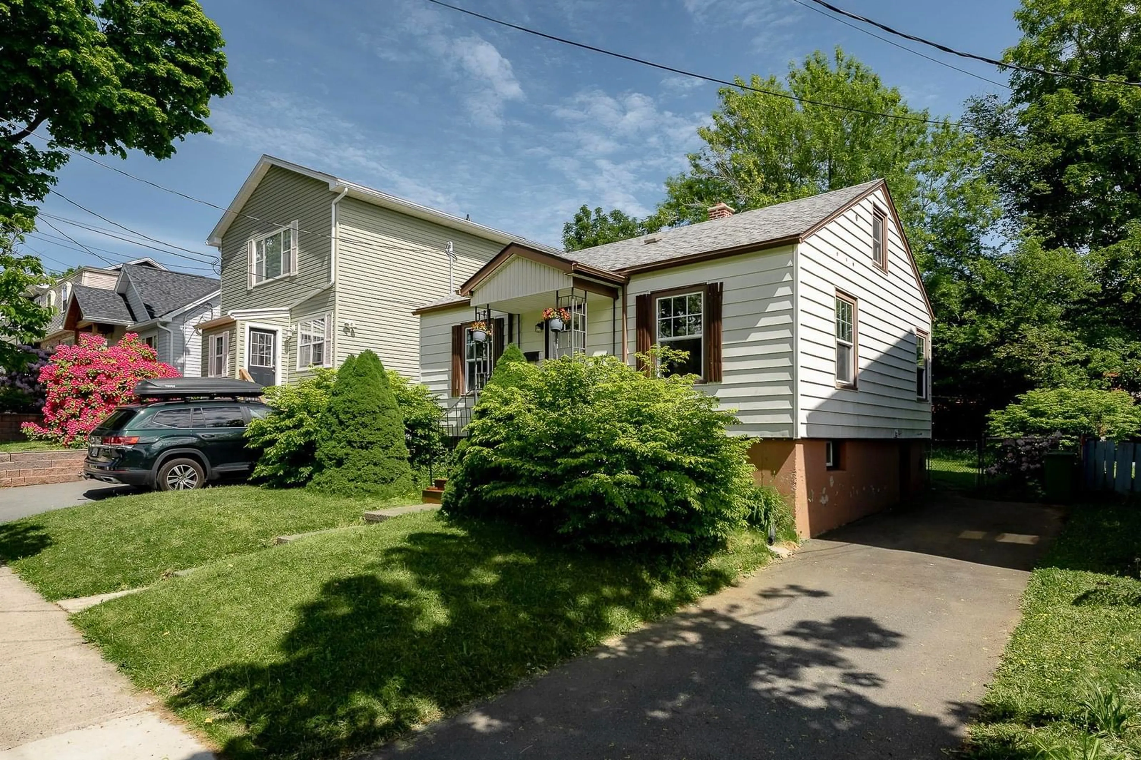Home with vinyl exterior material, street for 6474 Roslyn Road, Halifax Nova Scotia B3L 2M7