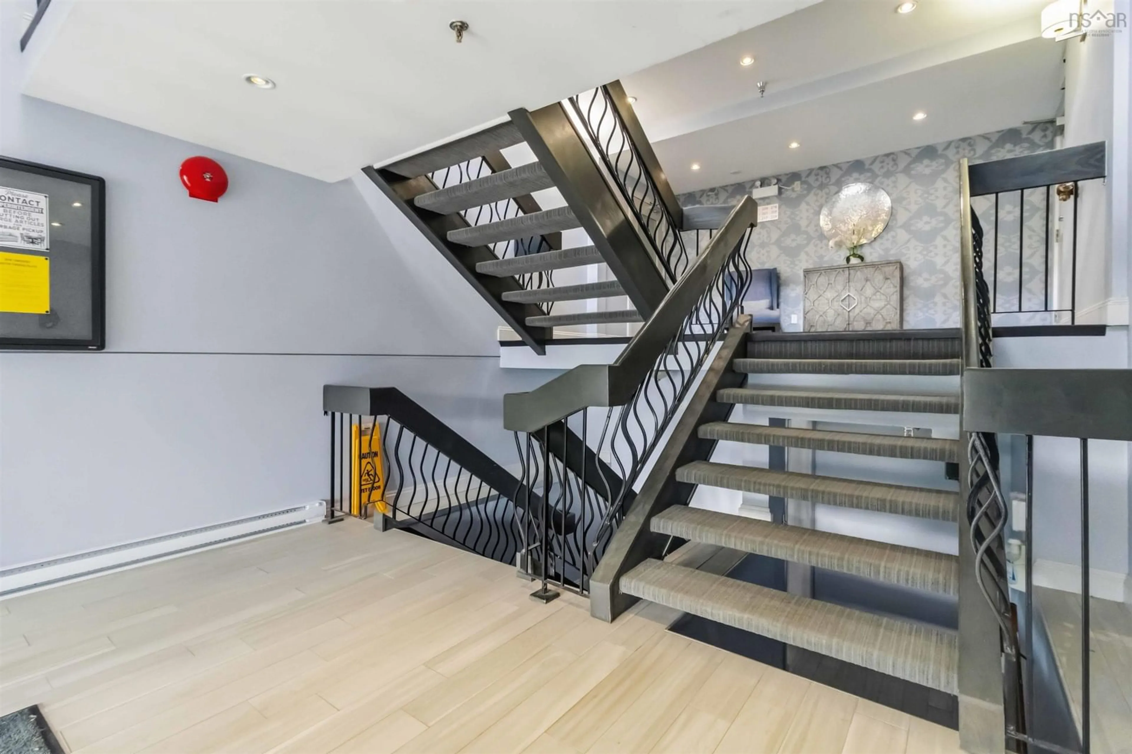 Indoor foyer for 15 Knightsridge Dr #303, Halifax Nova Scotia B3M 3S9