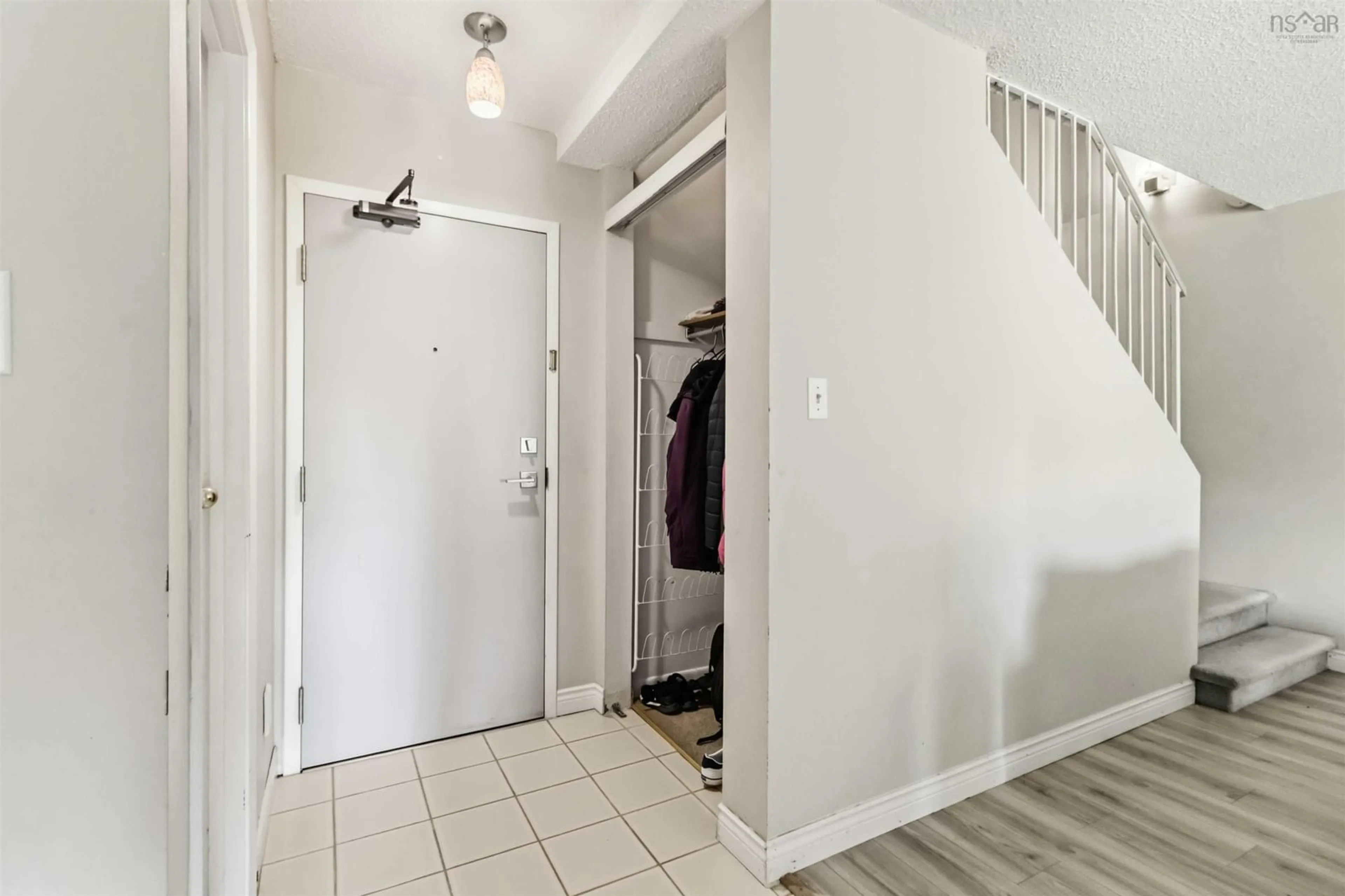 Indoor entryway for 15 Knightsridge Dr #303, Halifax Nova Scotia B3M 3S9