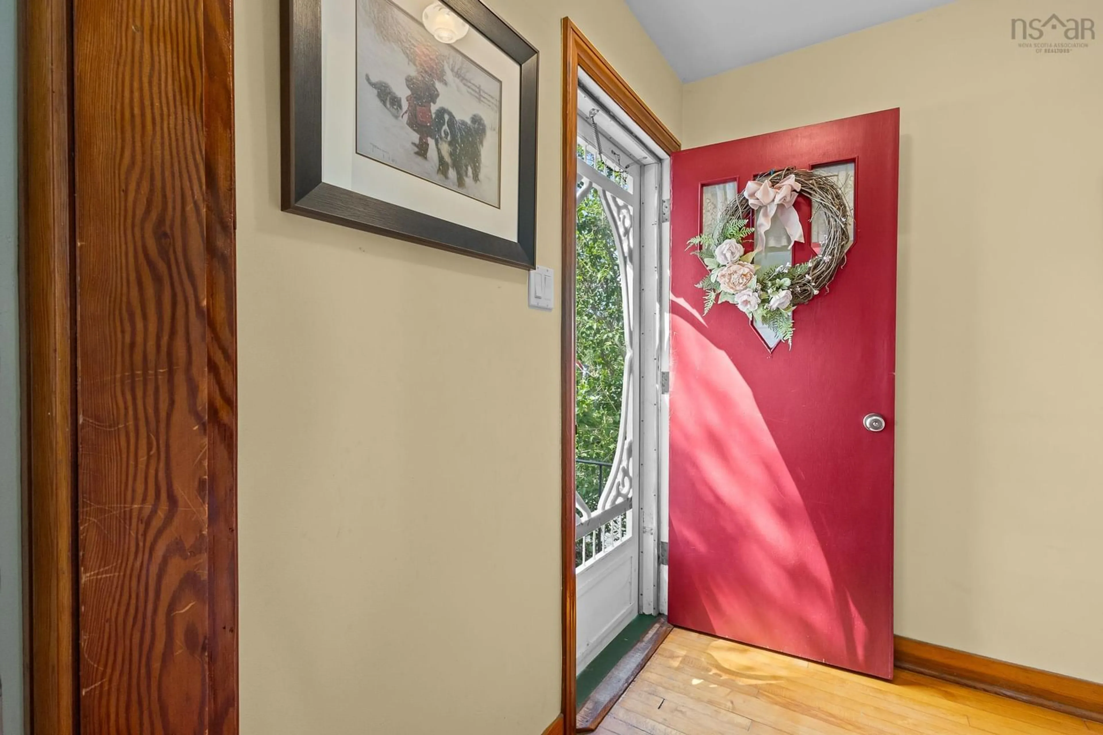 Indoor entryway for 10 Parkdale Ave, Timberlea Nova Scotia B3T 1B9
