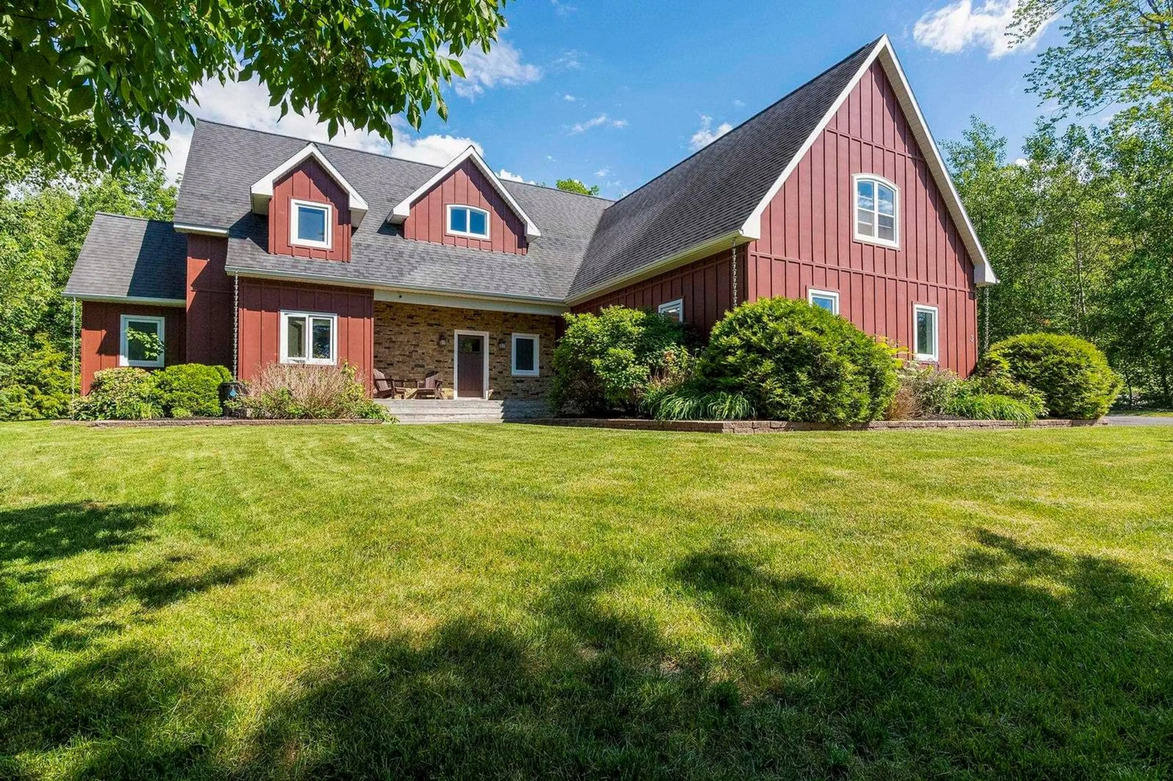Home with vinyl exterior material, mountain view for 3 Queens Crt, Kentville Nova Scotia B4N 0G4