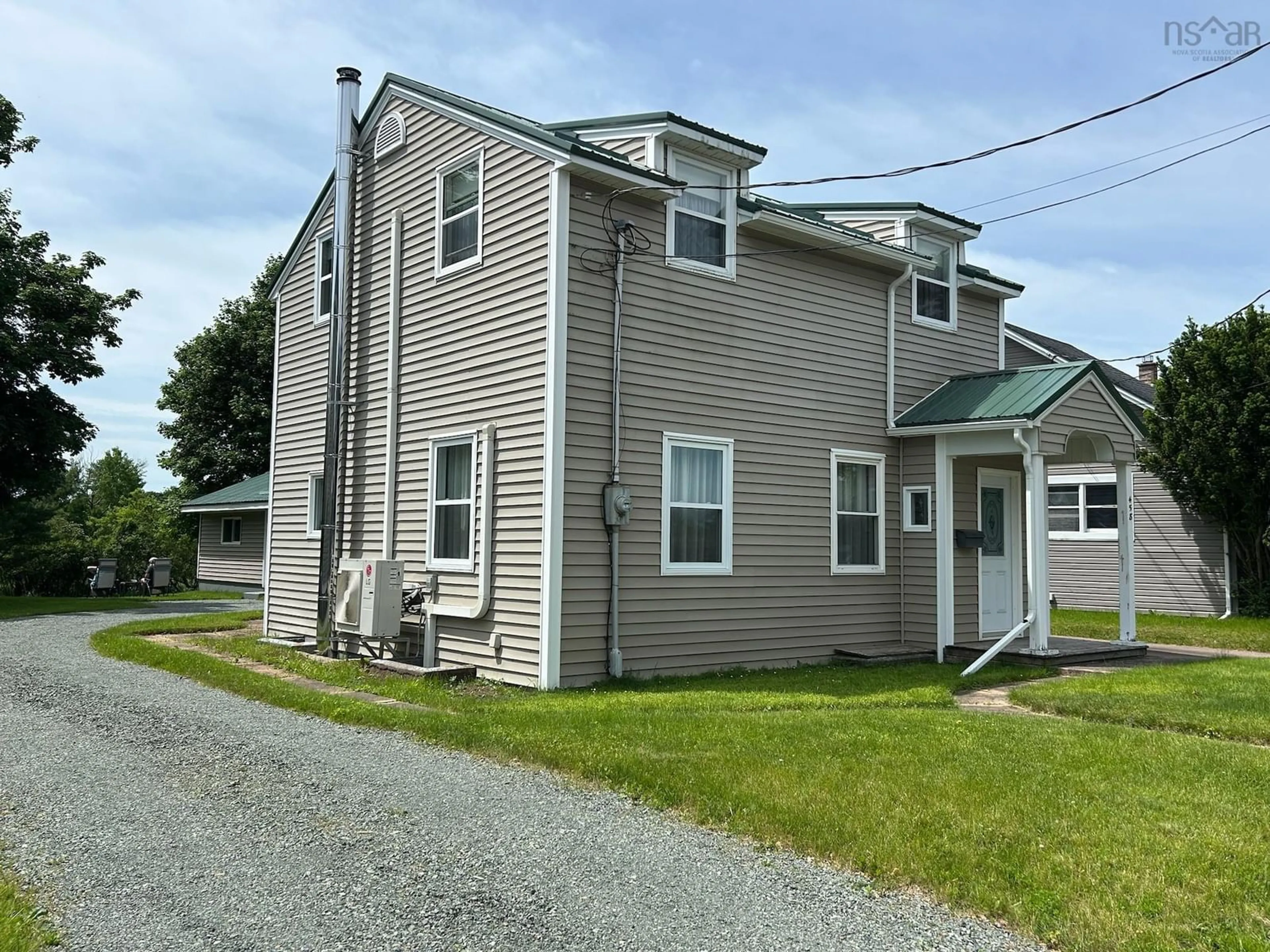 Home with vinyl exterior material, building for 458 Robie St, Truro Nova Scotia B2N 1M3