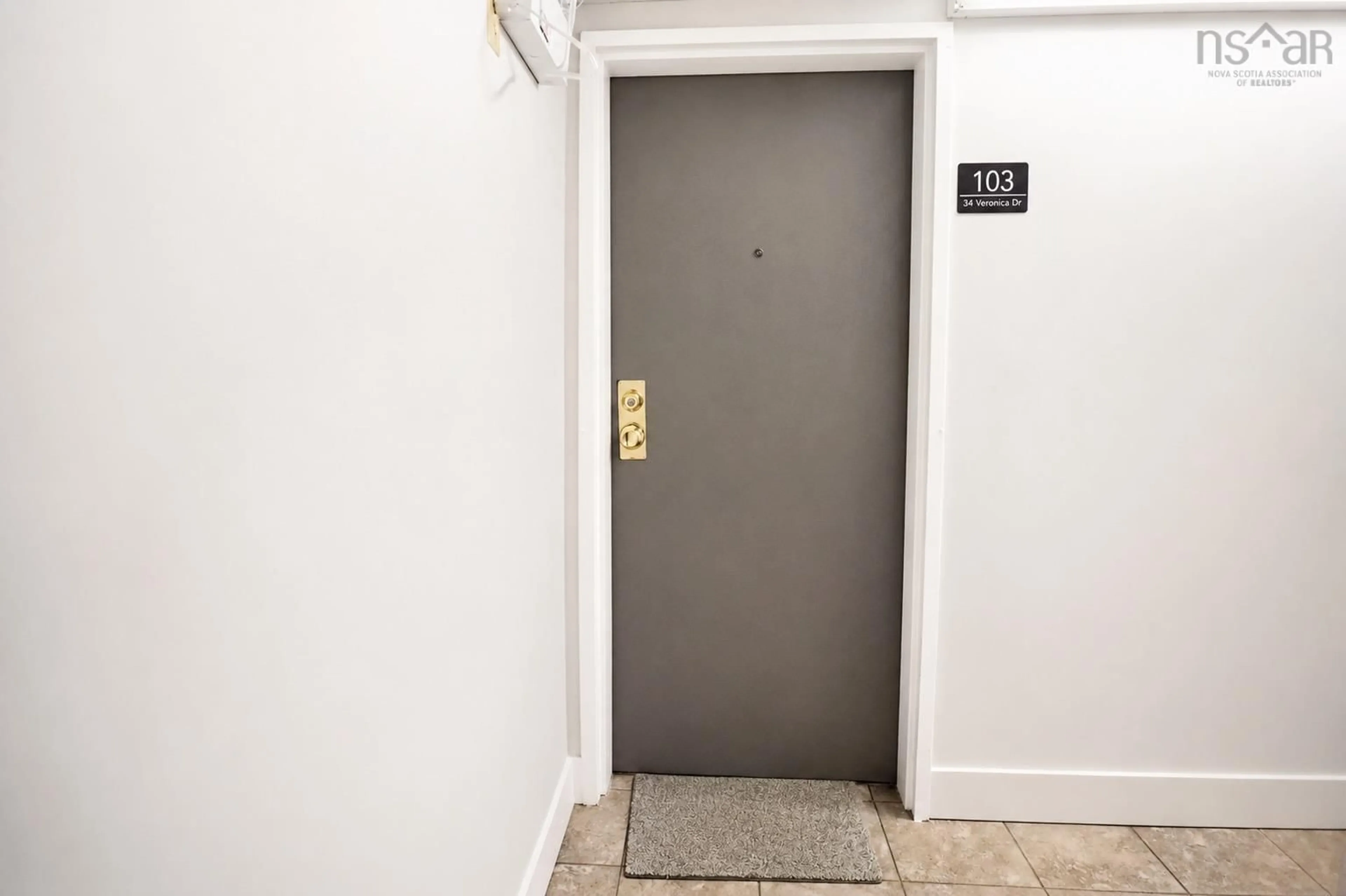 Indoor entryway for 34 Veronica Dr #103, Halifax Nova Scotia B3M 3V3