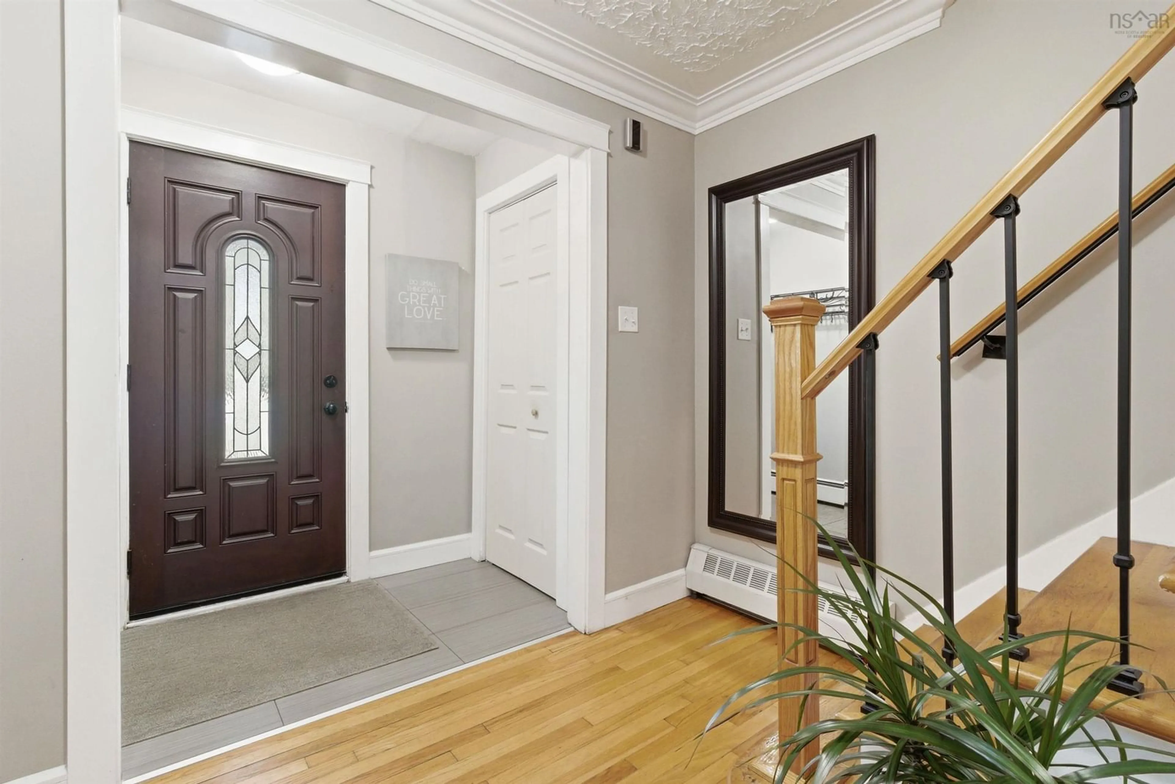 Indoor entryway for 147 Brook St, Halifax Nova Scotia B3N 2A7