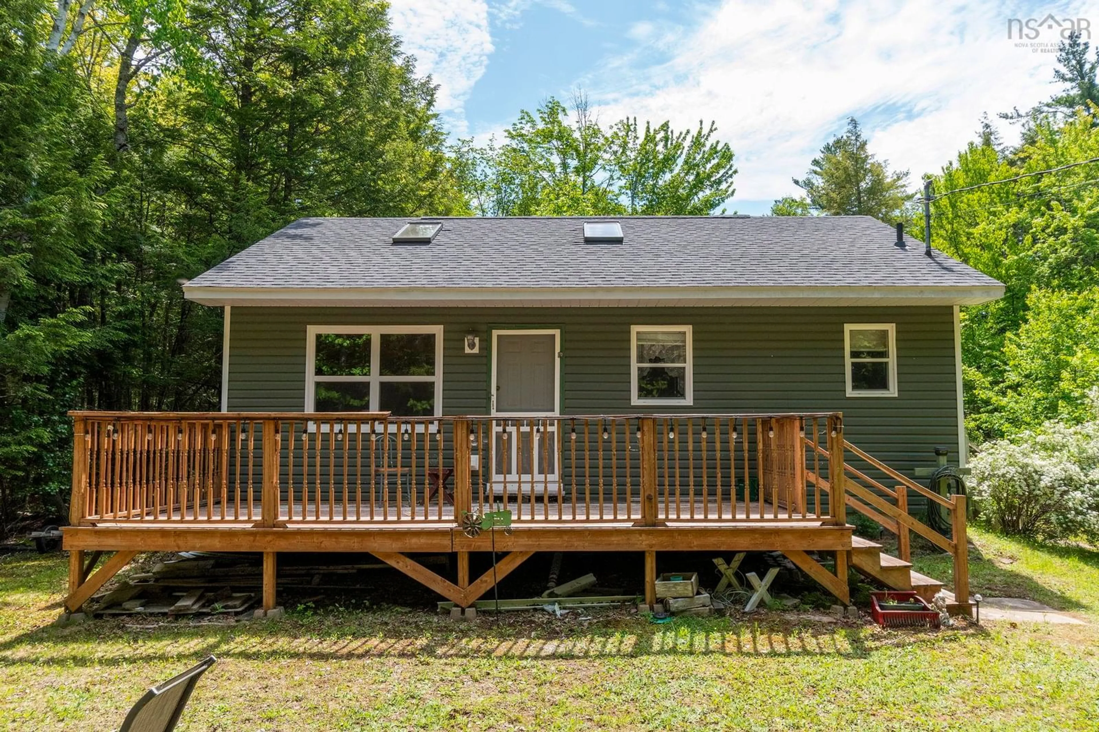 Home with vinyl exterior material, unknown for 189 Madashak Rd, Mahone Bay Nova Scotia B0J 2E0