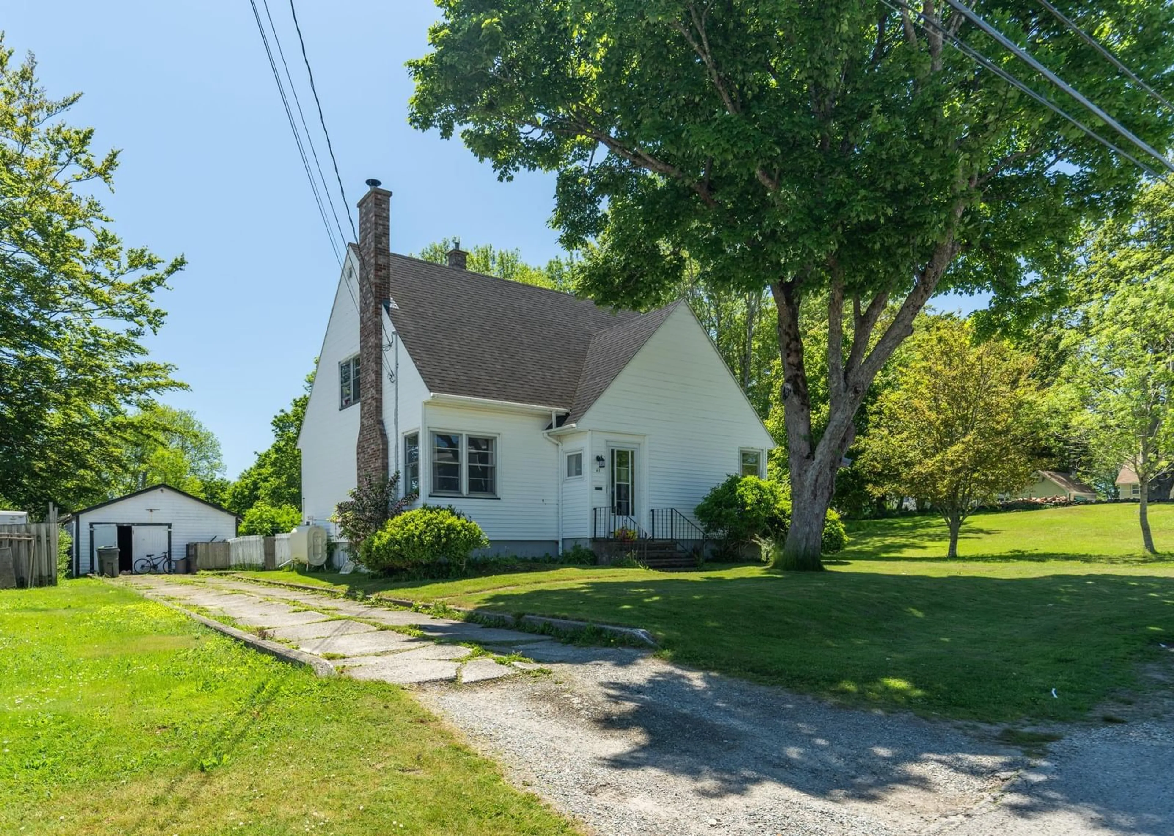 A pic from outside/outdoor area/front of a property/back of a property/a pic from drone, street for 61 Forest St, Yarmouth Nova Scotia B5A 3L7
