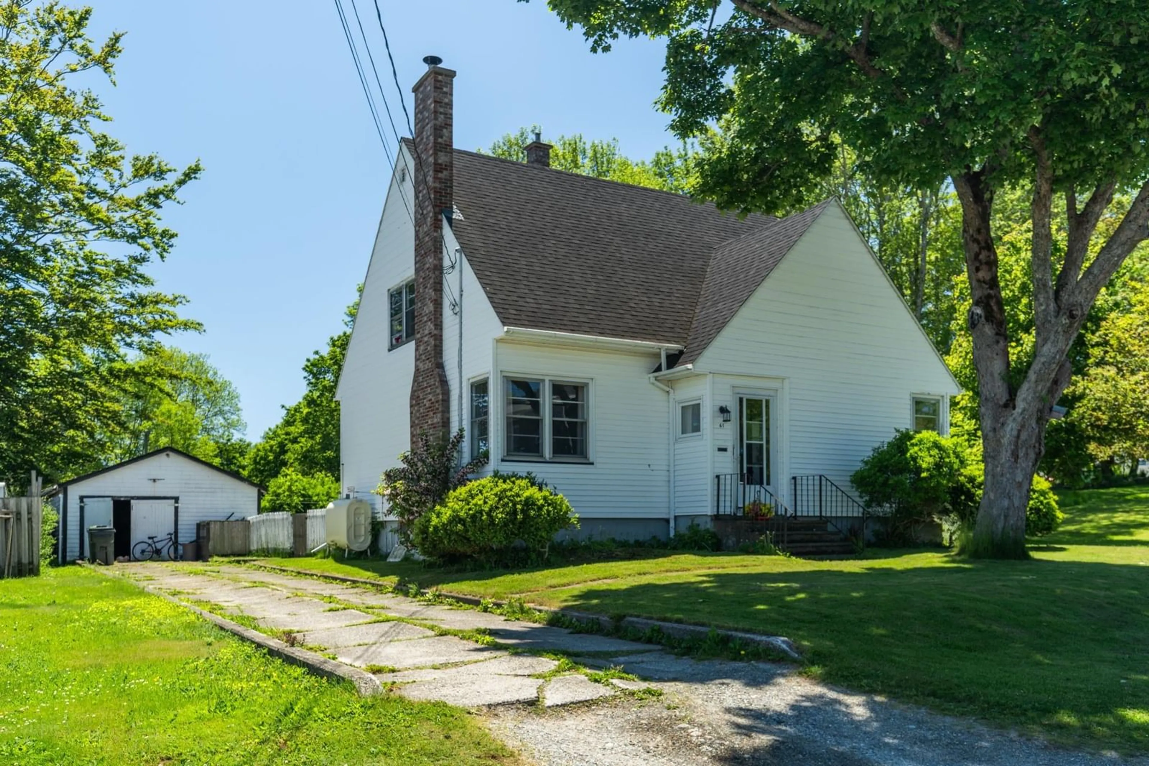 A pic from outside/outdoor area/front of a property/back of a property/a pic from drone, street for 61 Forest St, Yarmouth Nova Scotia B5A 3L7