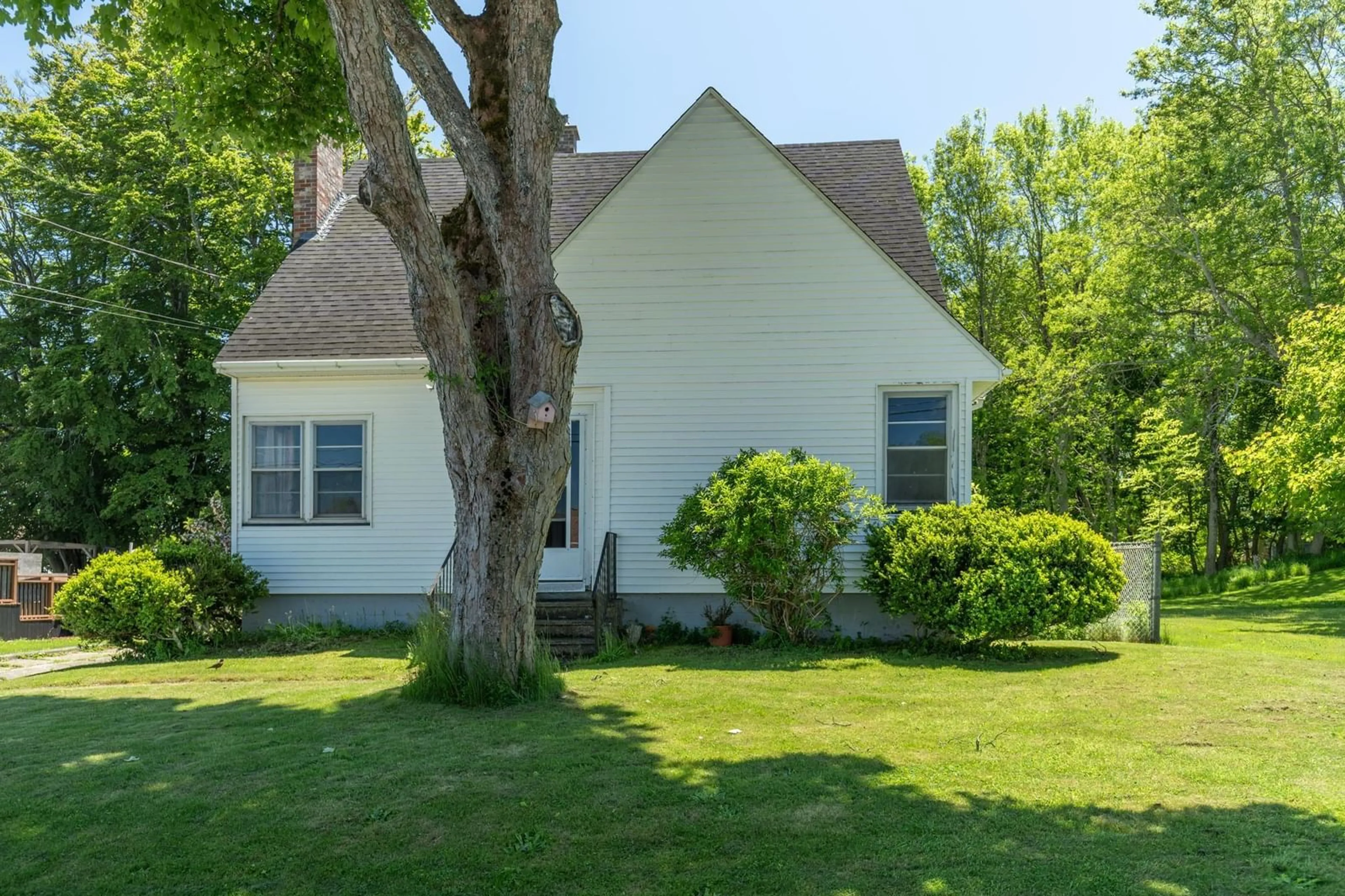 Unknown for 61 Forest St, Yarmouth Nova Scotia B5A 3L7