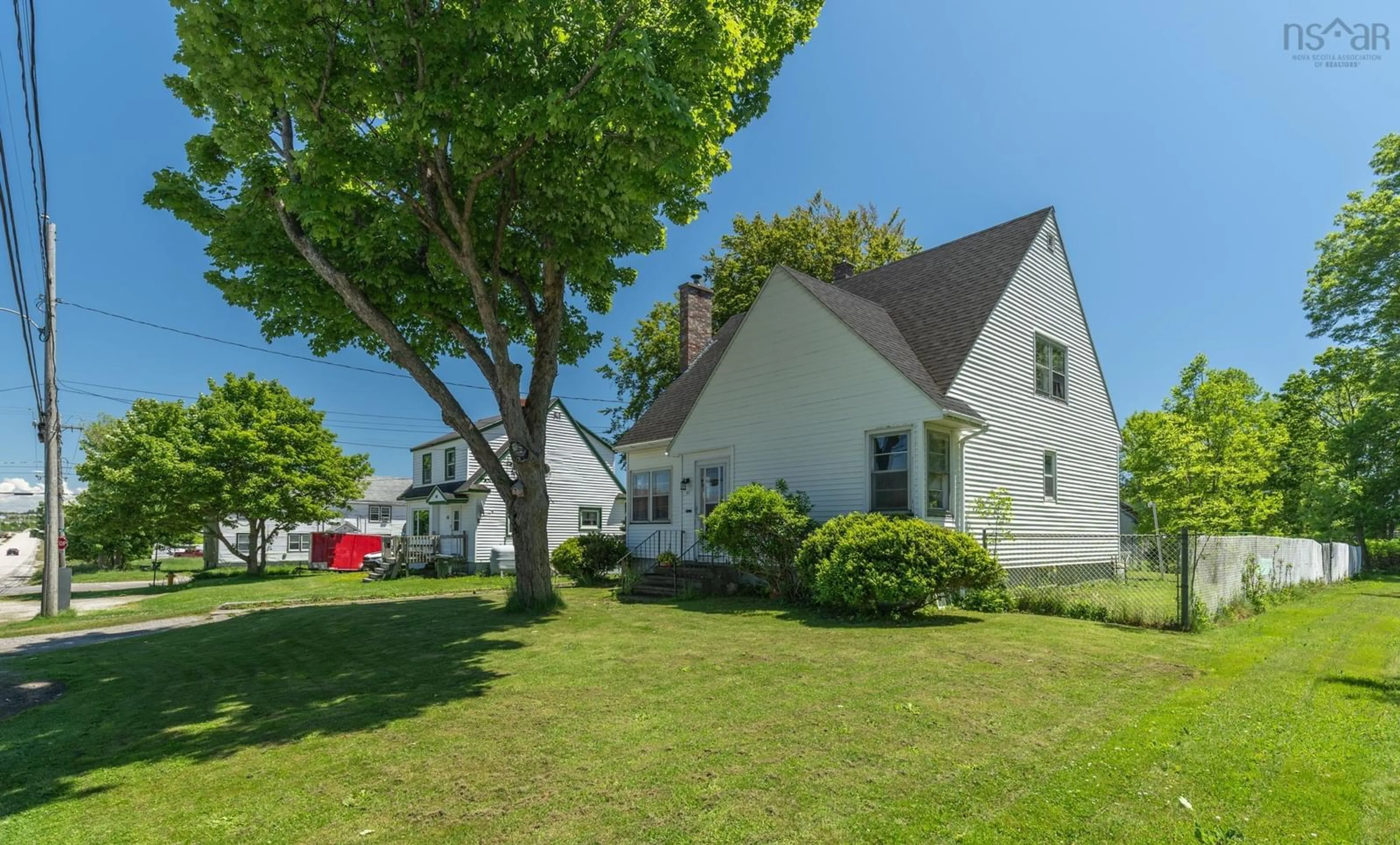 A pic from outside/outdoor area/front of a property/back of a property/a pic from drone, street for 61 Forest St, Yarmouth Nova Scotia B5A 3L7