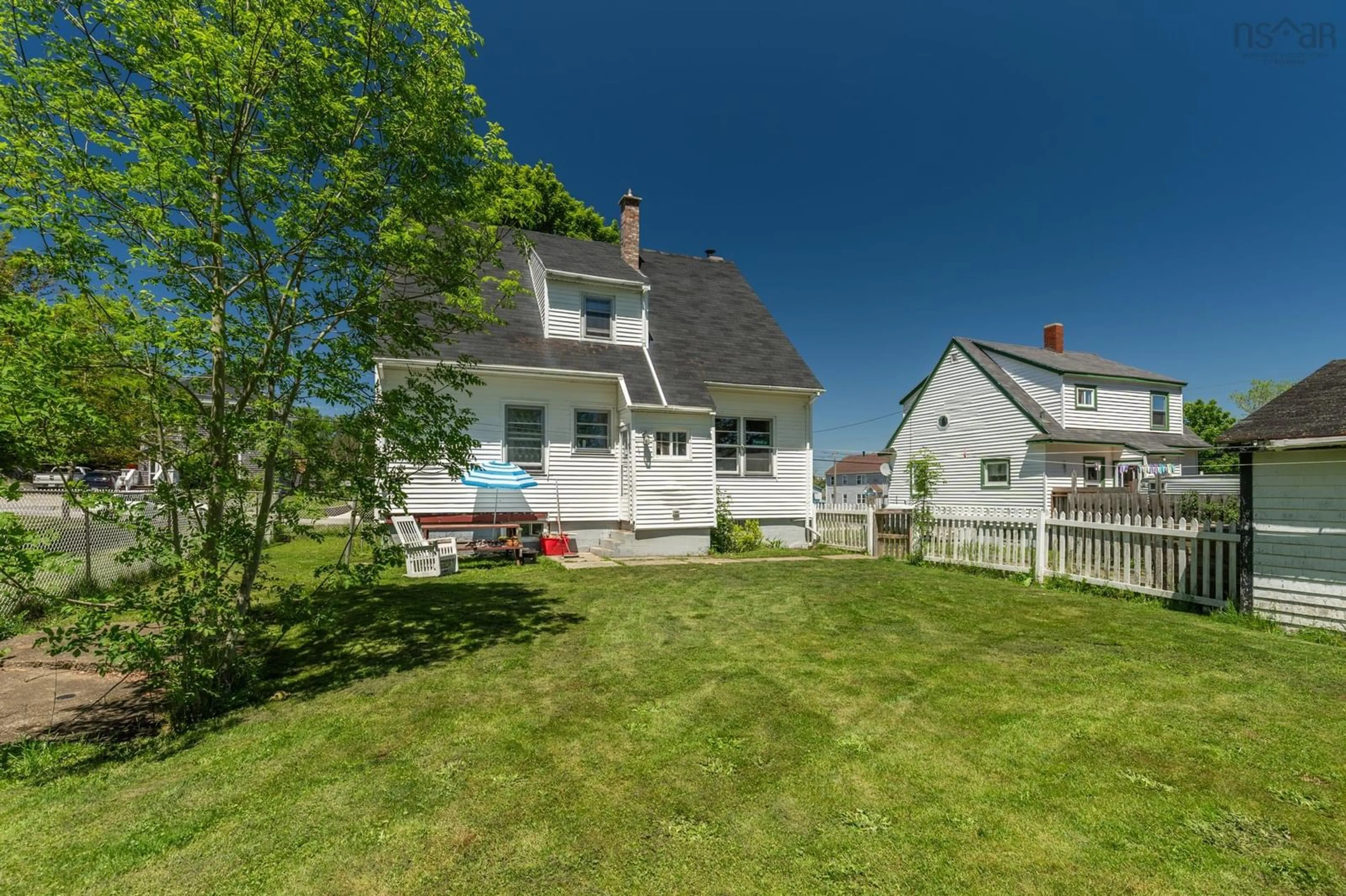 A pic from outside/outdoor area/front of a property/back of a property/a pic from drone, street for 61 Forest St, Yarmouth Nova Scotia B5A 3L7