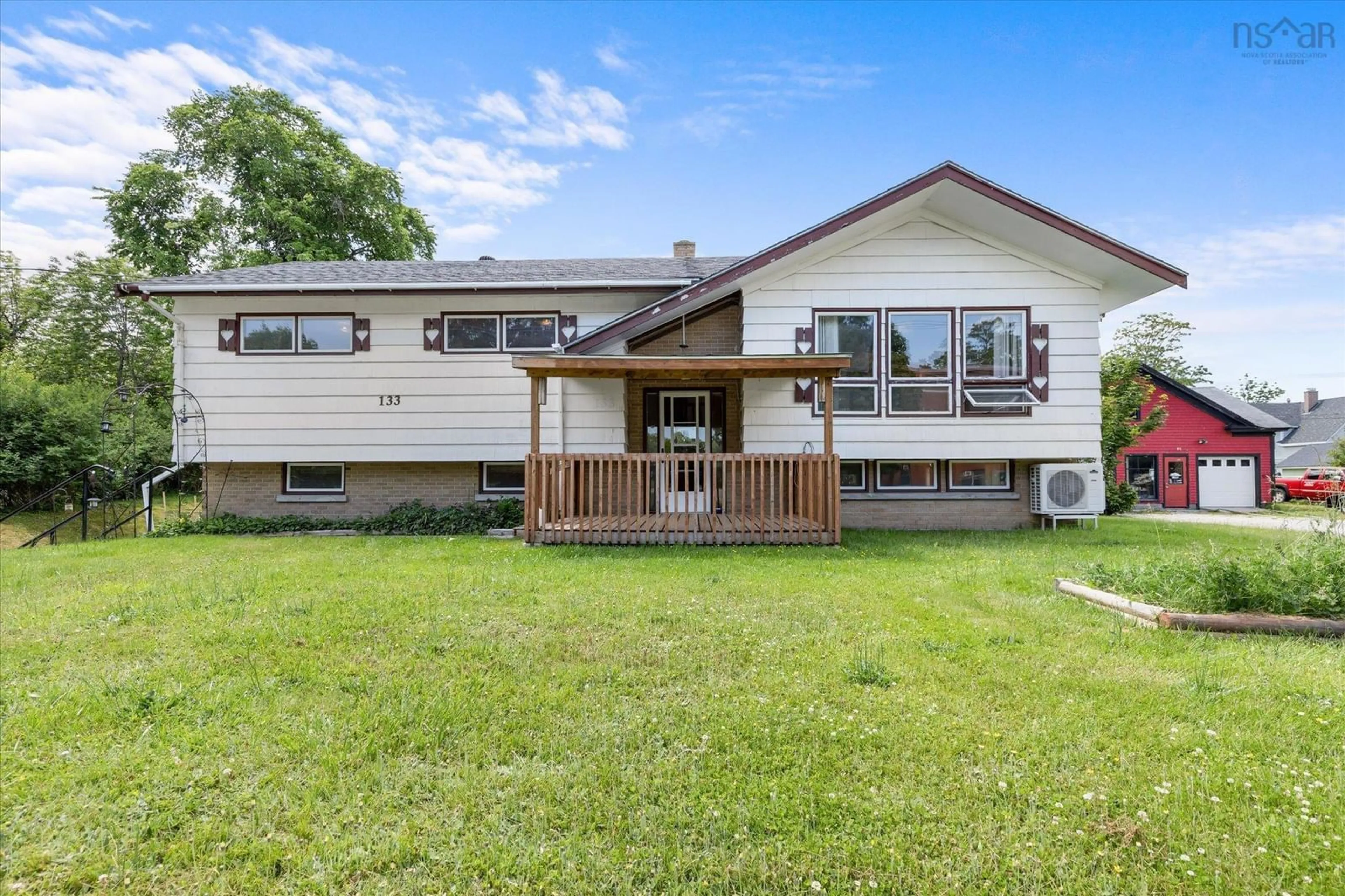 Home with vinyl exterior material, unknown for 133 Hammond St, Shelburne Nova Scotia B0T 1W0