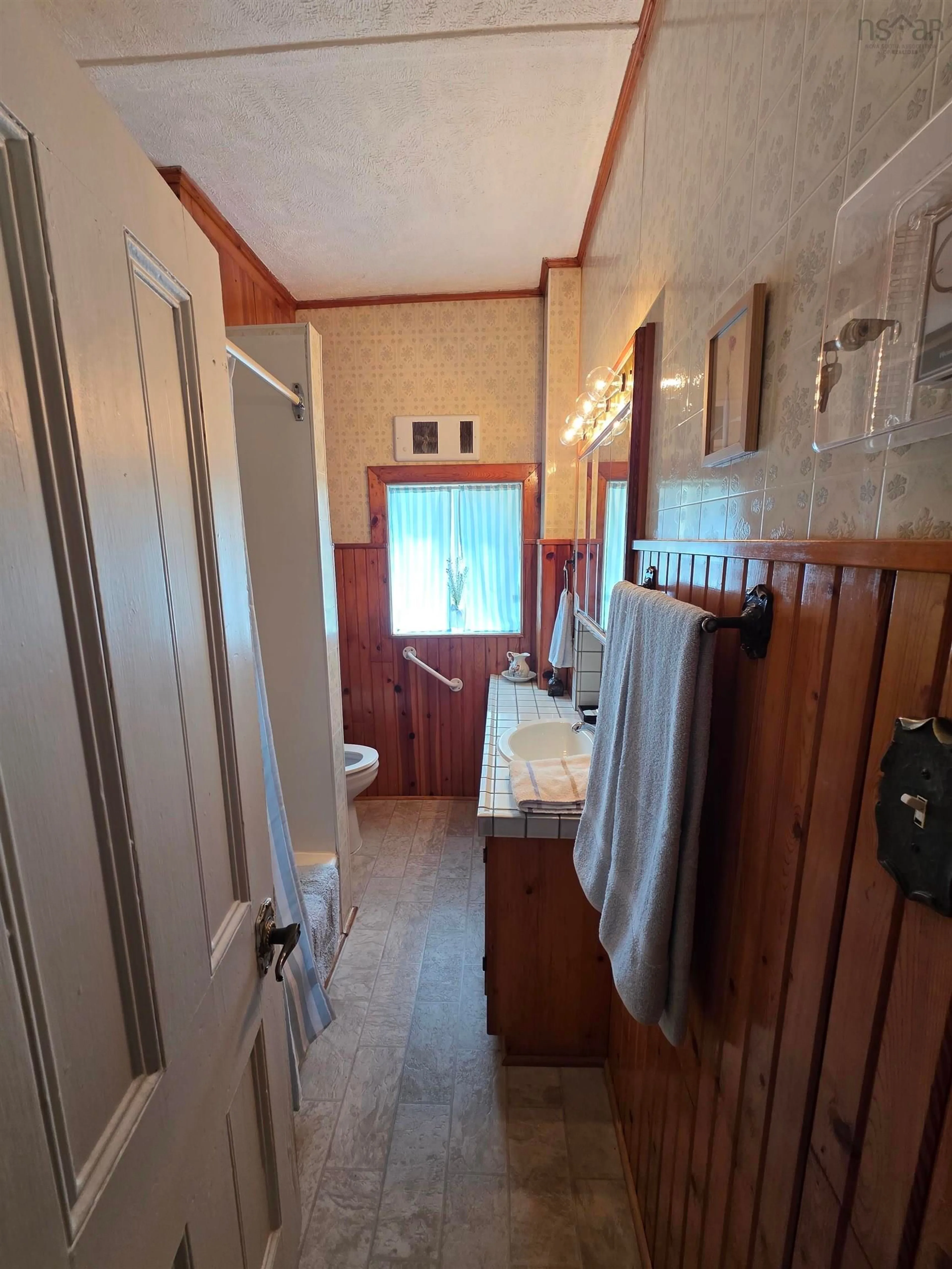Unknown for 673 George St St, Sydney Nova Scotia B1P 1L2