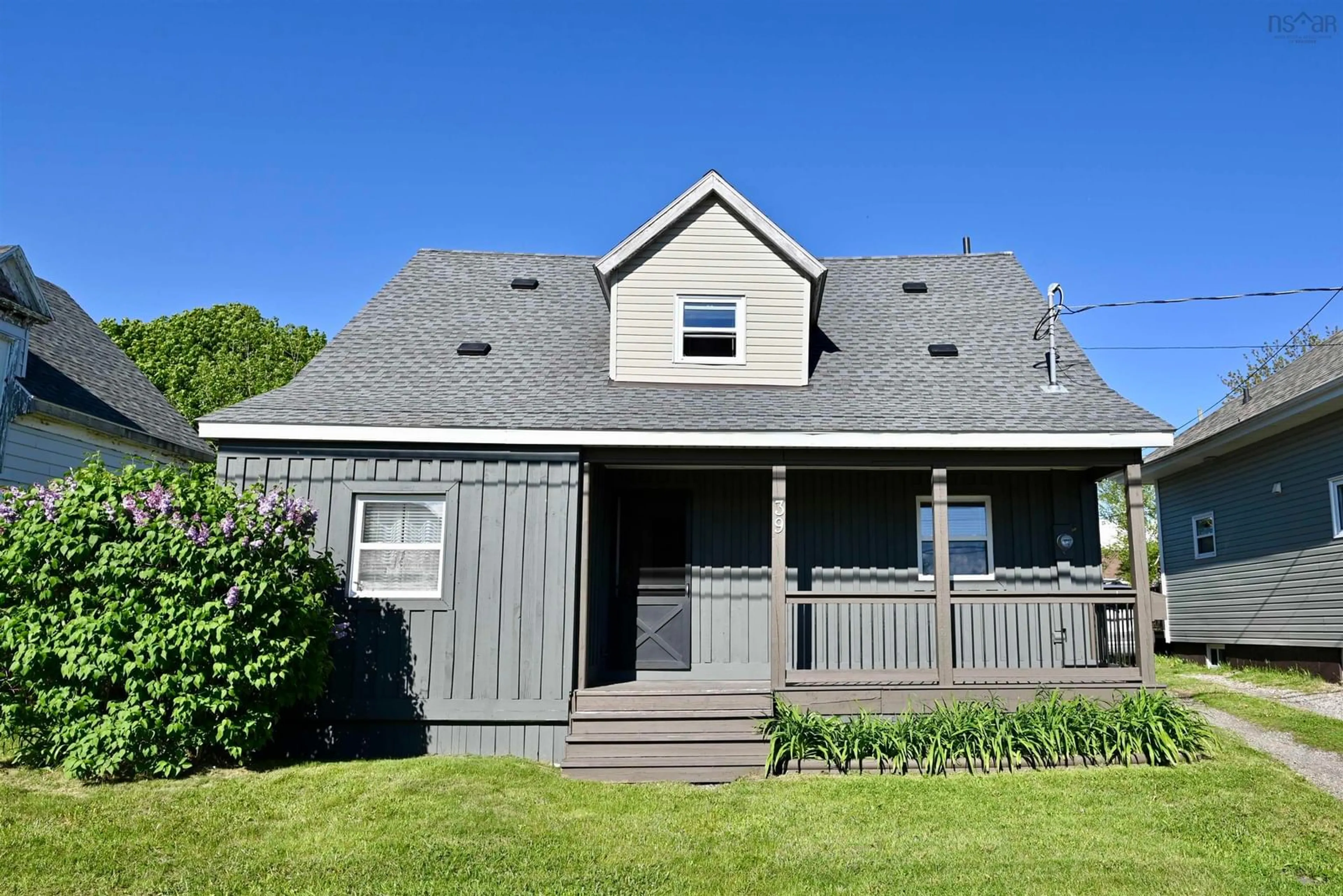 Home with vinyl exterior material, unknown for 39 Fraser Ave, Sydney Mines Nova Scotia B1V 2B9