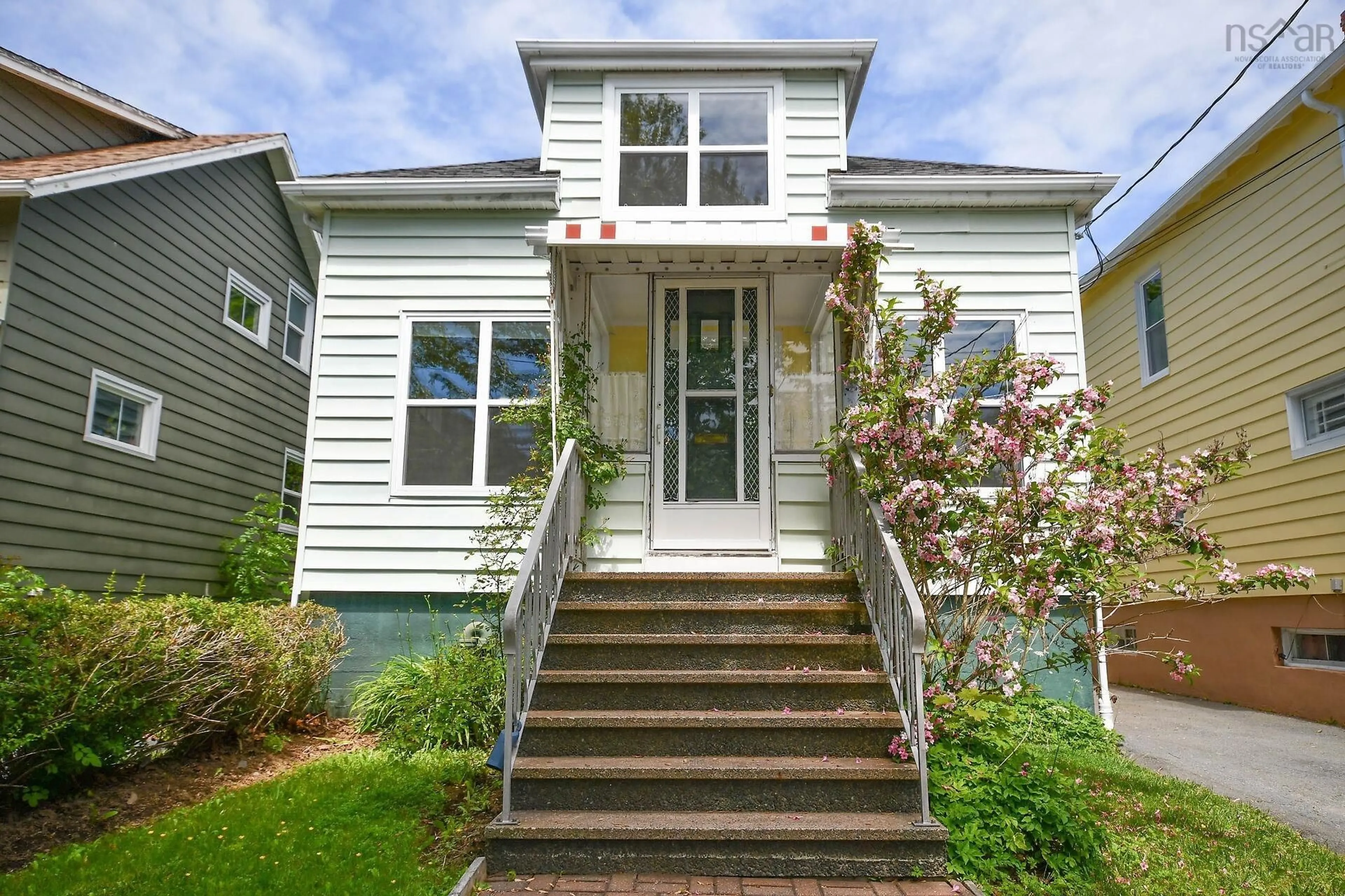 Home with vinyl exterior material, street for 6285 Willow St, Halifax Nova Scotia B3L 1P1