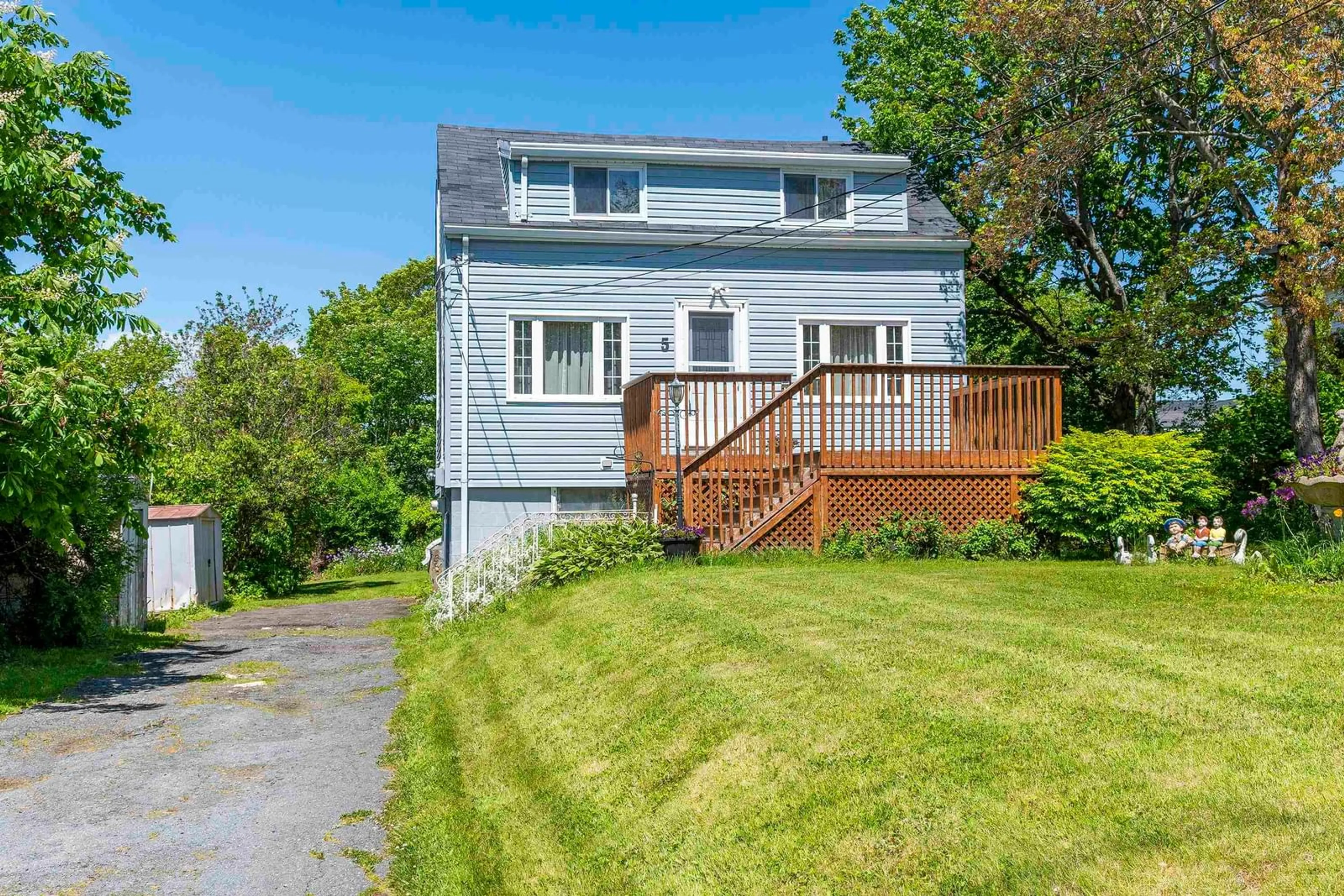 A pic from outside/outdoor area/front of a property/back of a property/a pic from drone, street for 5 Fairview Ave, Halifax Nova Scotia B3N 1W5