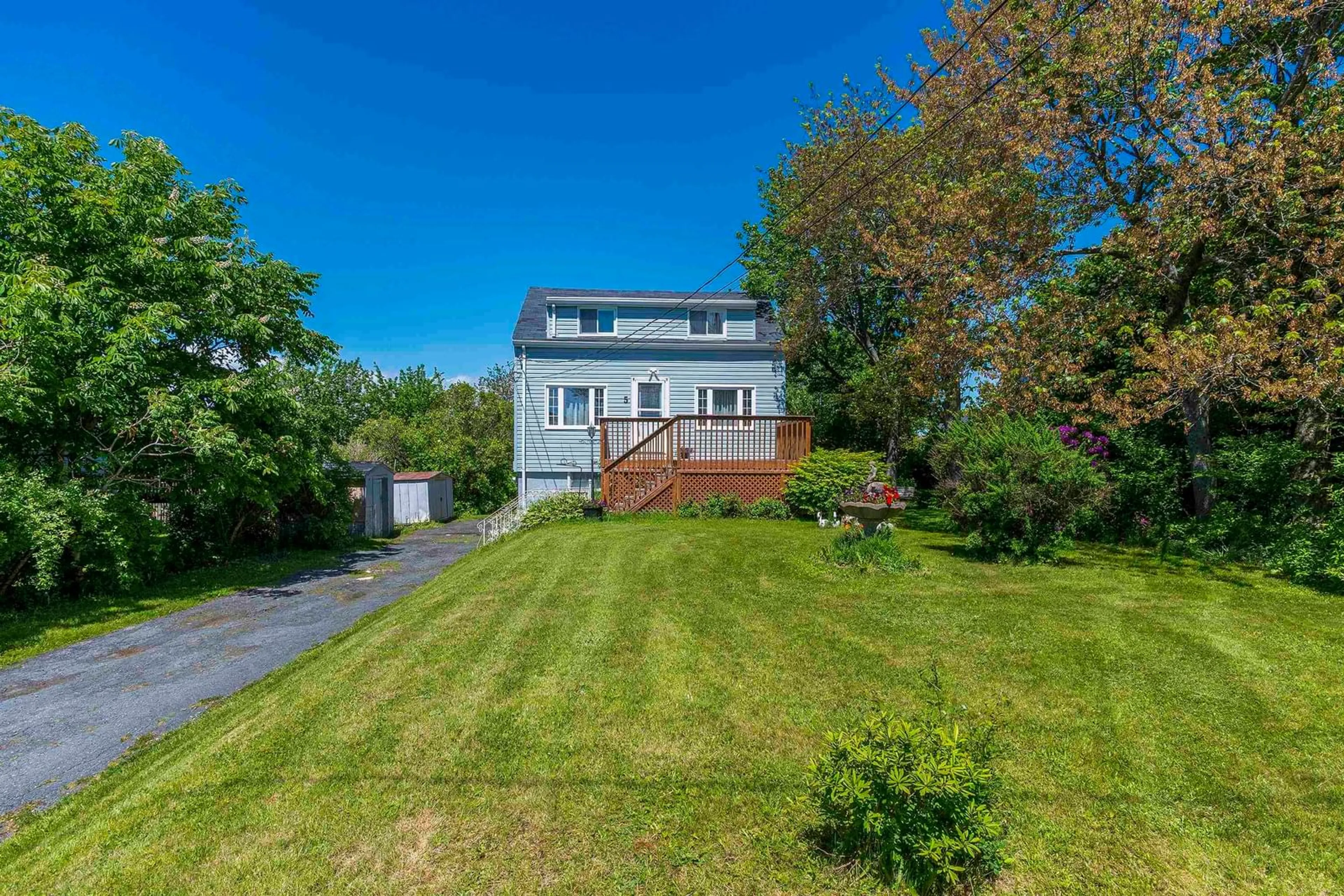 A pic from outside/outdoor area/front of a property/back of a property/a pic from drone, unknown for 5 Fairview Ave, Halifax Nova Scotia B3N 1W5