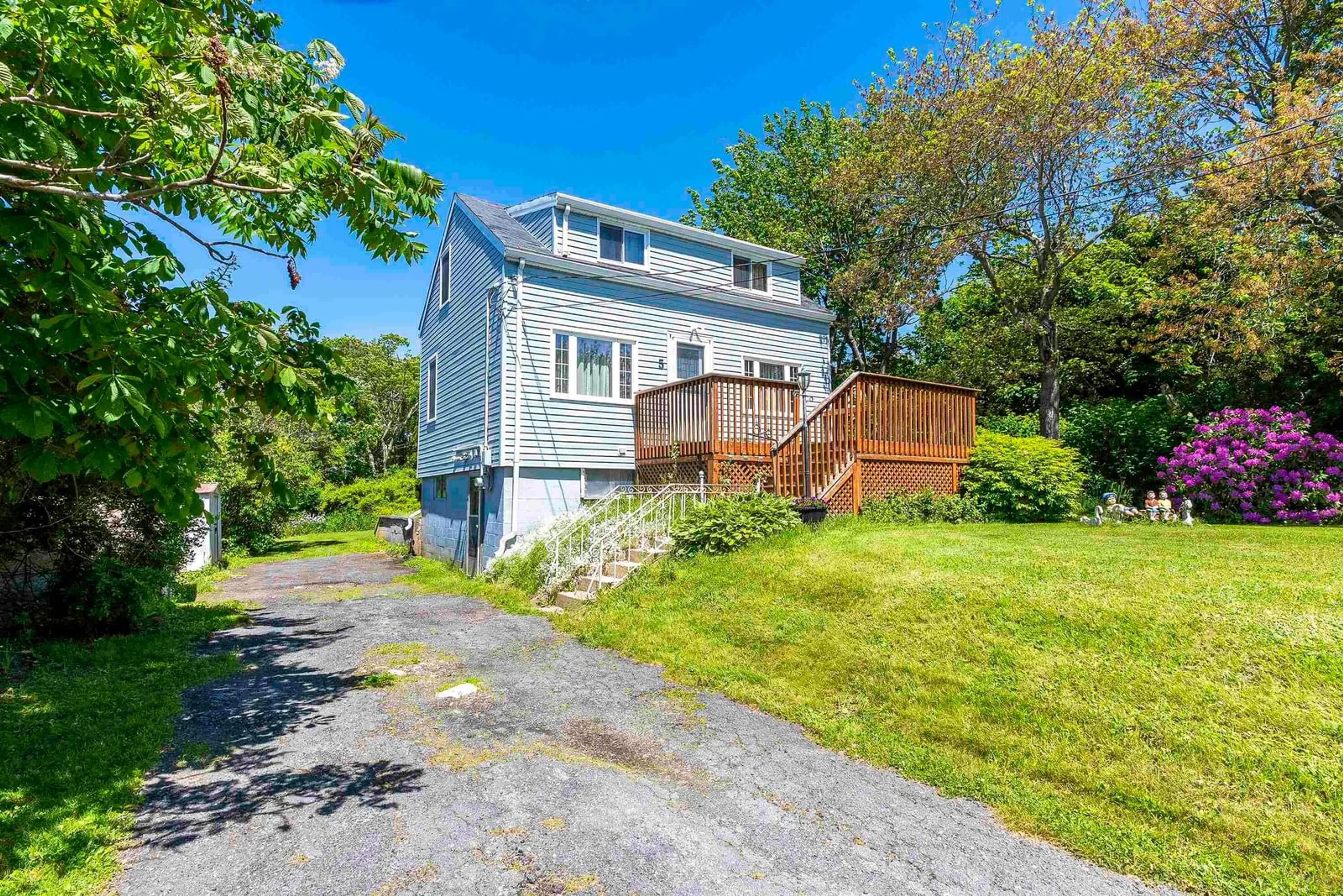 A pic from outside/outdoor area/front of a property/back of a property/a pic from drone, street for 5 Fairview Ave, Halifax Nova Scotia B3N 1W5