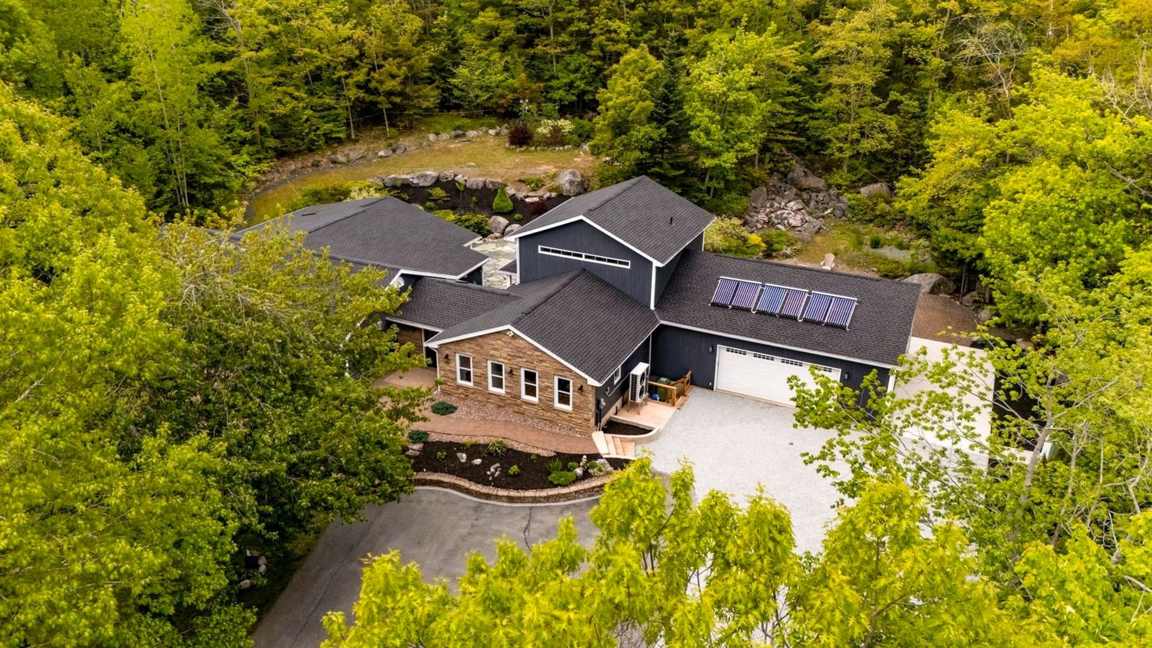 A pic from outside/outdoor area/front of a property/back of a property/a pic from drone, unknown for 5 Confederation Ave, Fall River Nova Scotia B2T 1N1