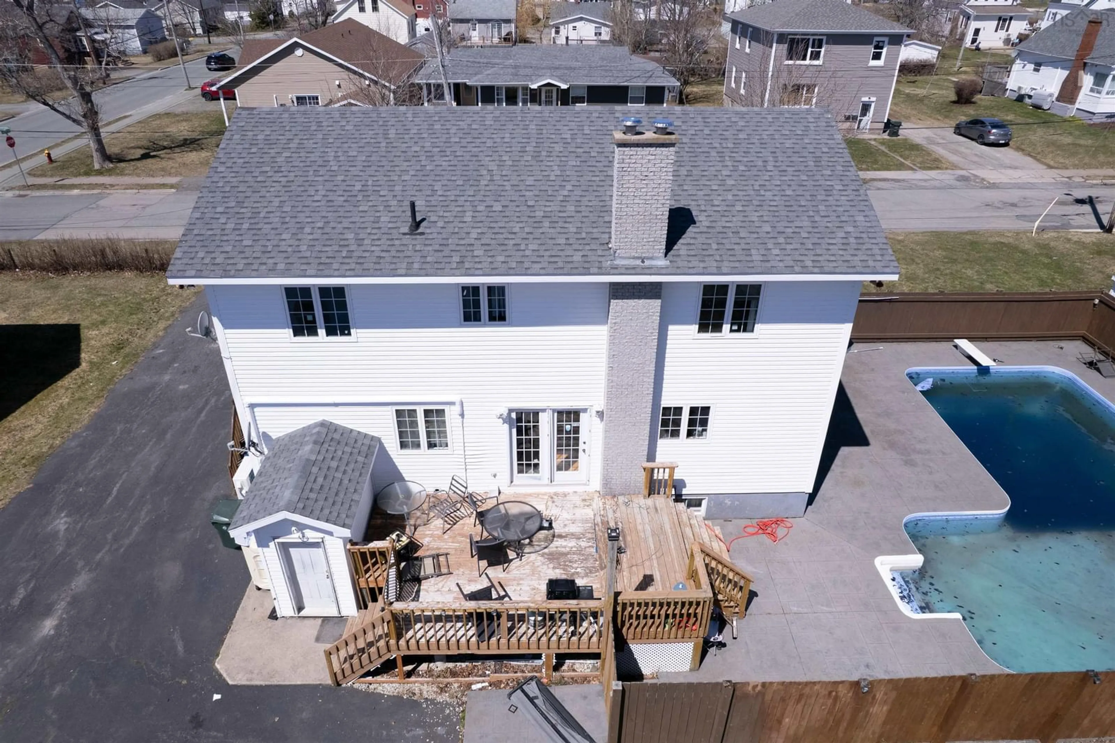 A pic from outside/outdoor area/front of a property/back of a property/a pic from drone, building for 348 Cartier St, Sydney Nova Scotia B1P 4B8