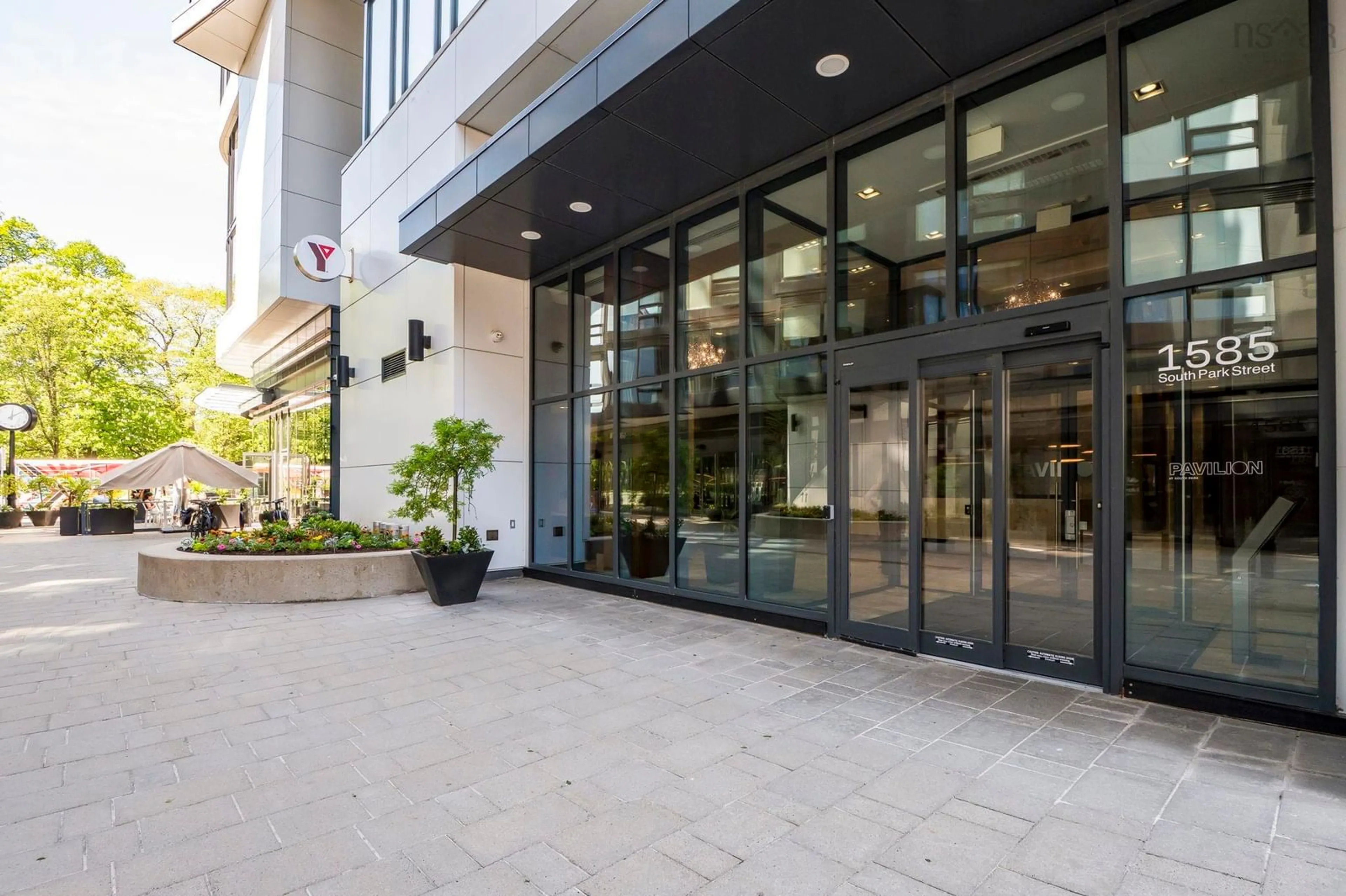 Indoor foyer for 1585 South Park Street #1101, Halifax Nova Scotia B3J 0H8