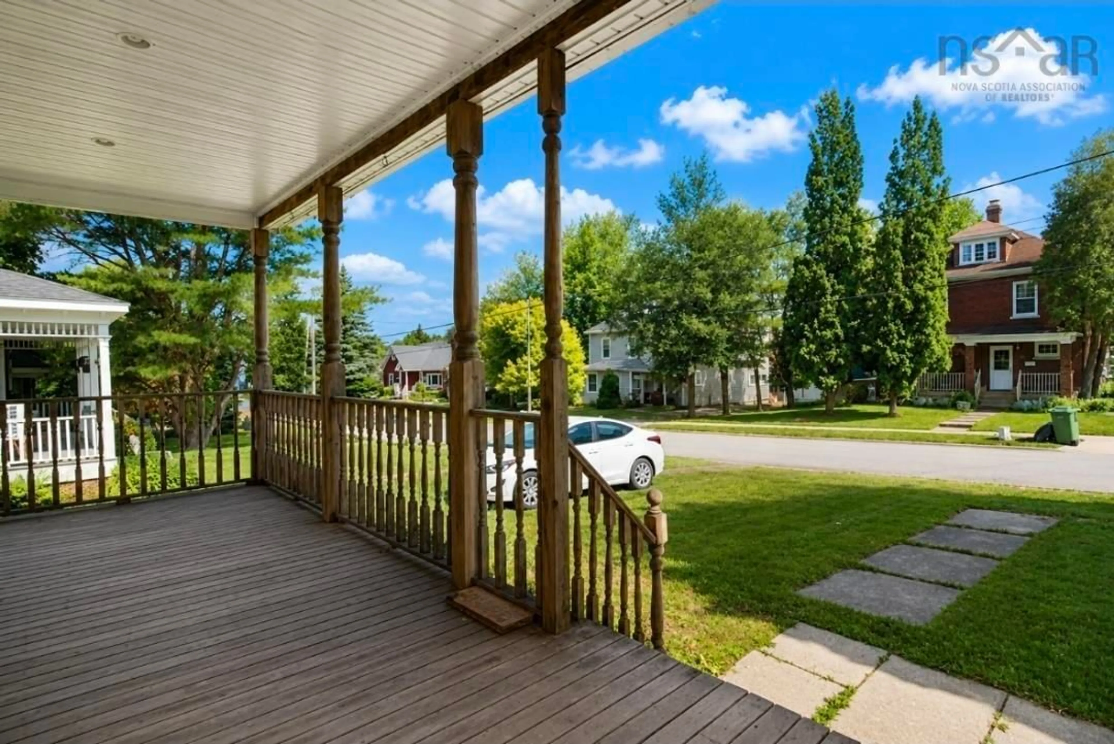 Patio, street for 25 Jubilee Ave, Stellarton Nova Scotia B0K 1S0