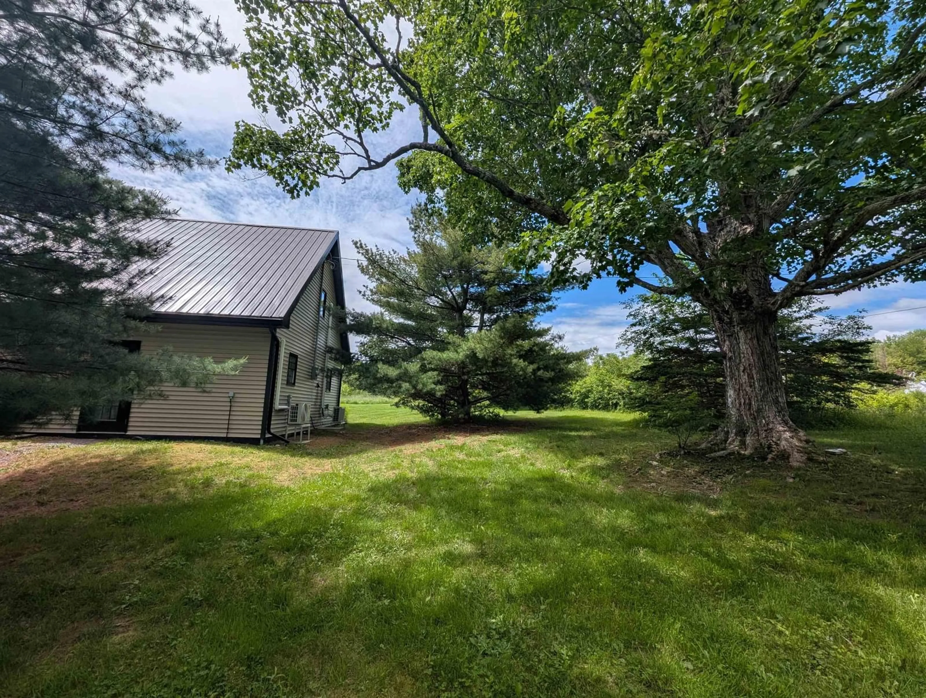 A pic from outside/outdoor area/front of a property/back of a property/a pic from drone, unknown for 8 Matts Way, Enfield Nova Scotia B2T 1H9
