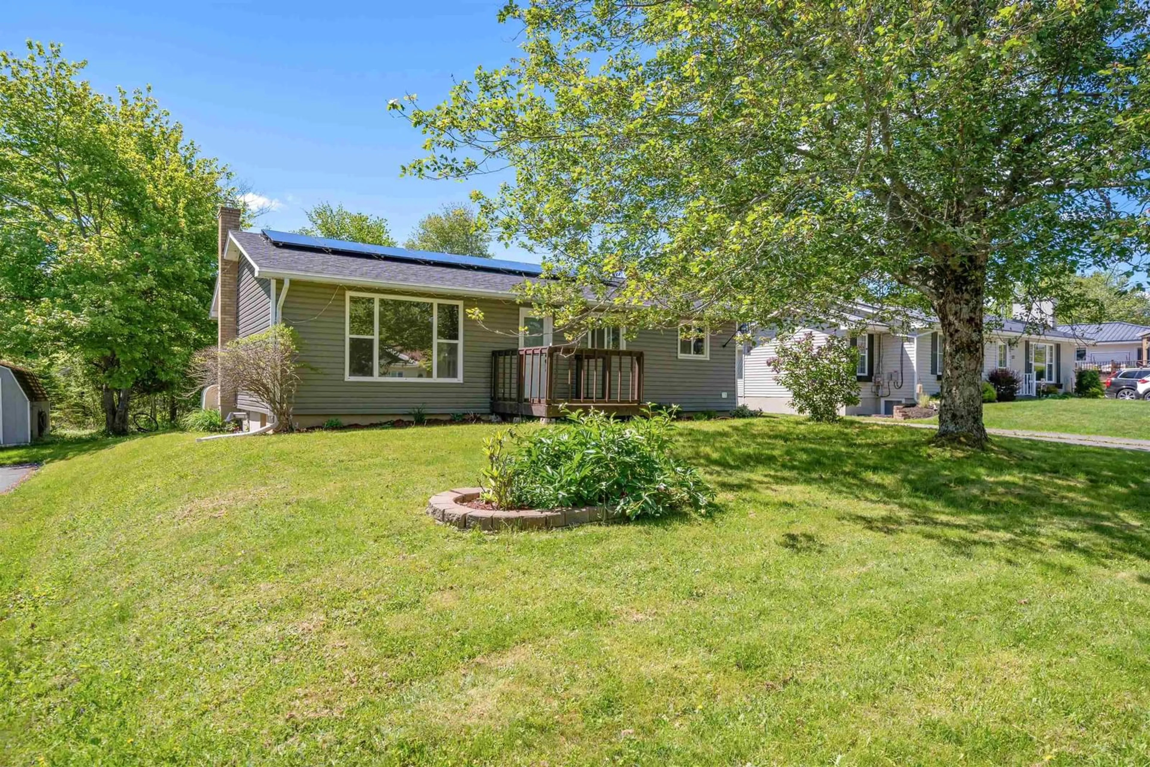 A pic from outside/outdoor area/front of a property/back of a property/a pic from drone, street for 125 Oxford St, Stellarton Nova Scotia B0K 1S0