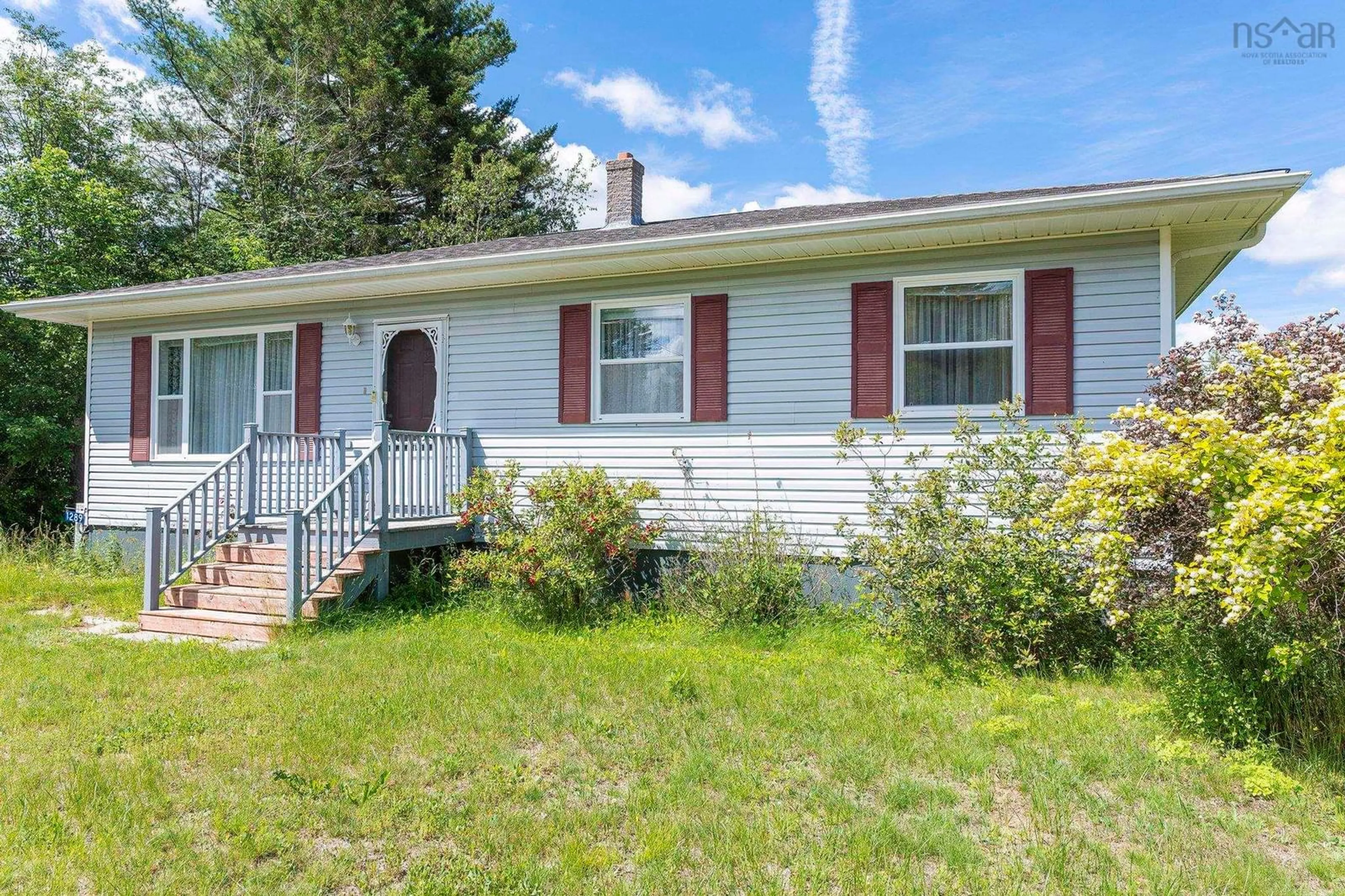 Home with vinyl exterior material, street for 1289 Pine Avenue Aylesford, Aylesford Nova Scotia B0P 1C0