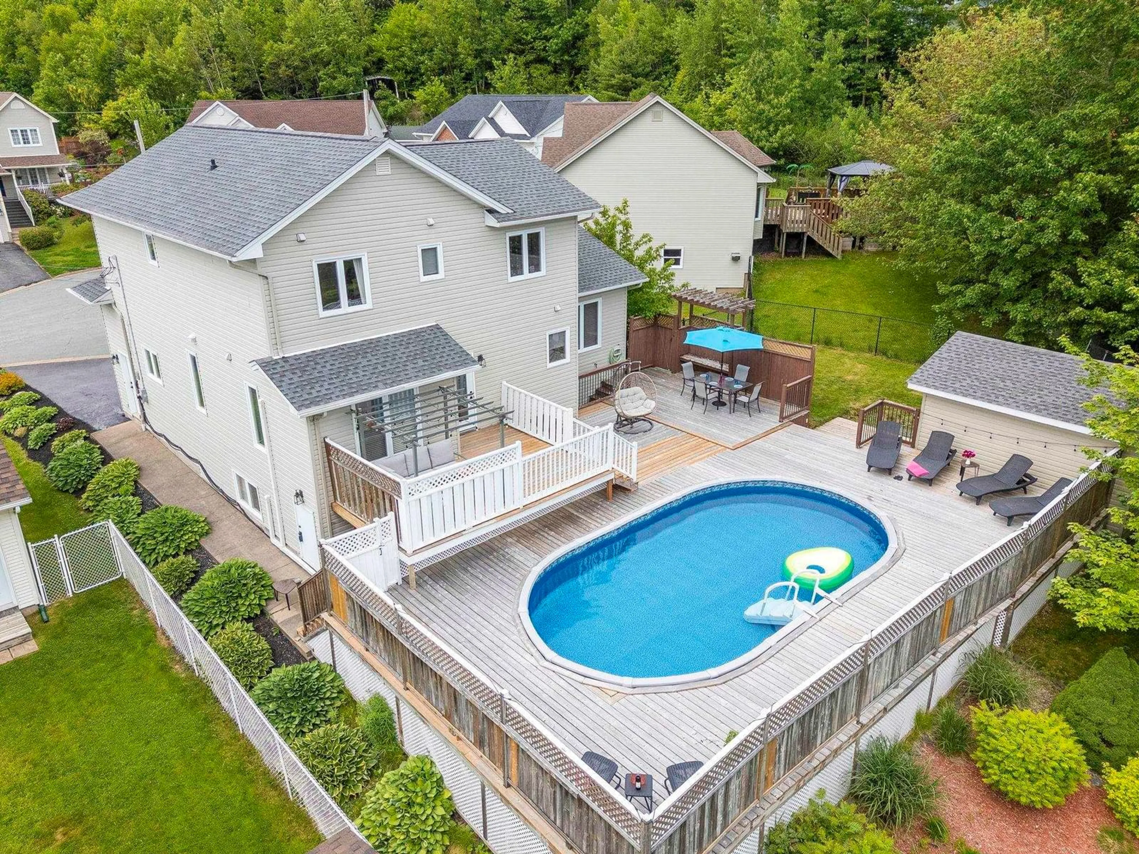 A pic from outside/outdoor area/front of a property/back of a property/a pic from drone, water/lake/river/ocean view for 17 Pompano Crt, Dartmouth Nova Scotia B2X 3T2