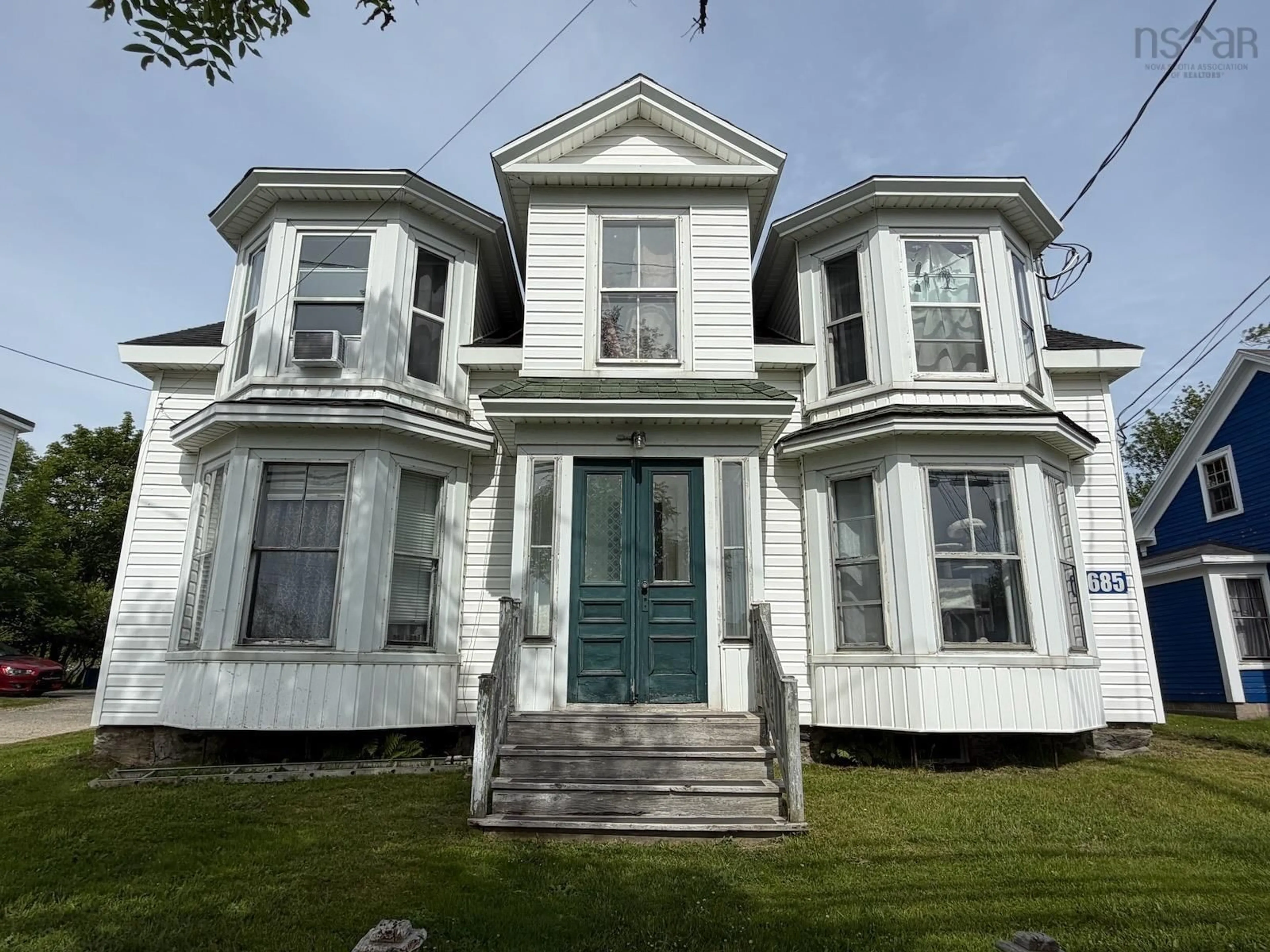 Home with vinyl exterior material, building for 685 Main St, Yarmouth Nova Scotia B5A 1K7
