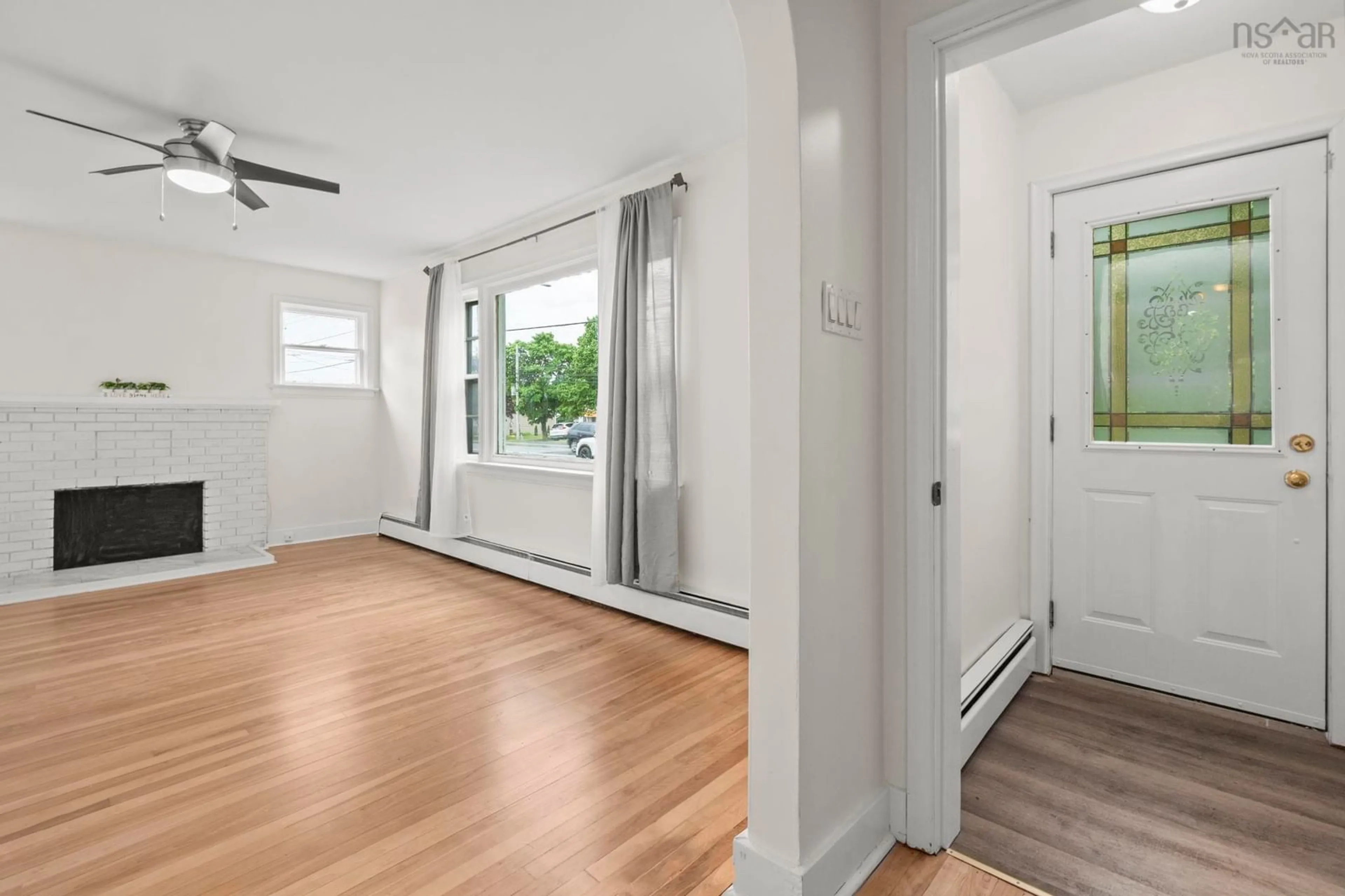 Indoor entryway for 712 Herring Cove Rd, Spryfield Nova Scotia B3R 1Y6