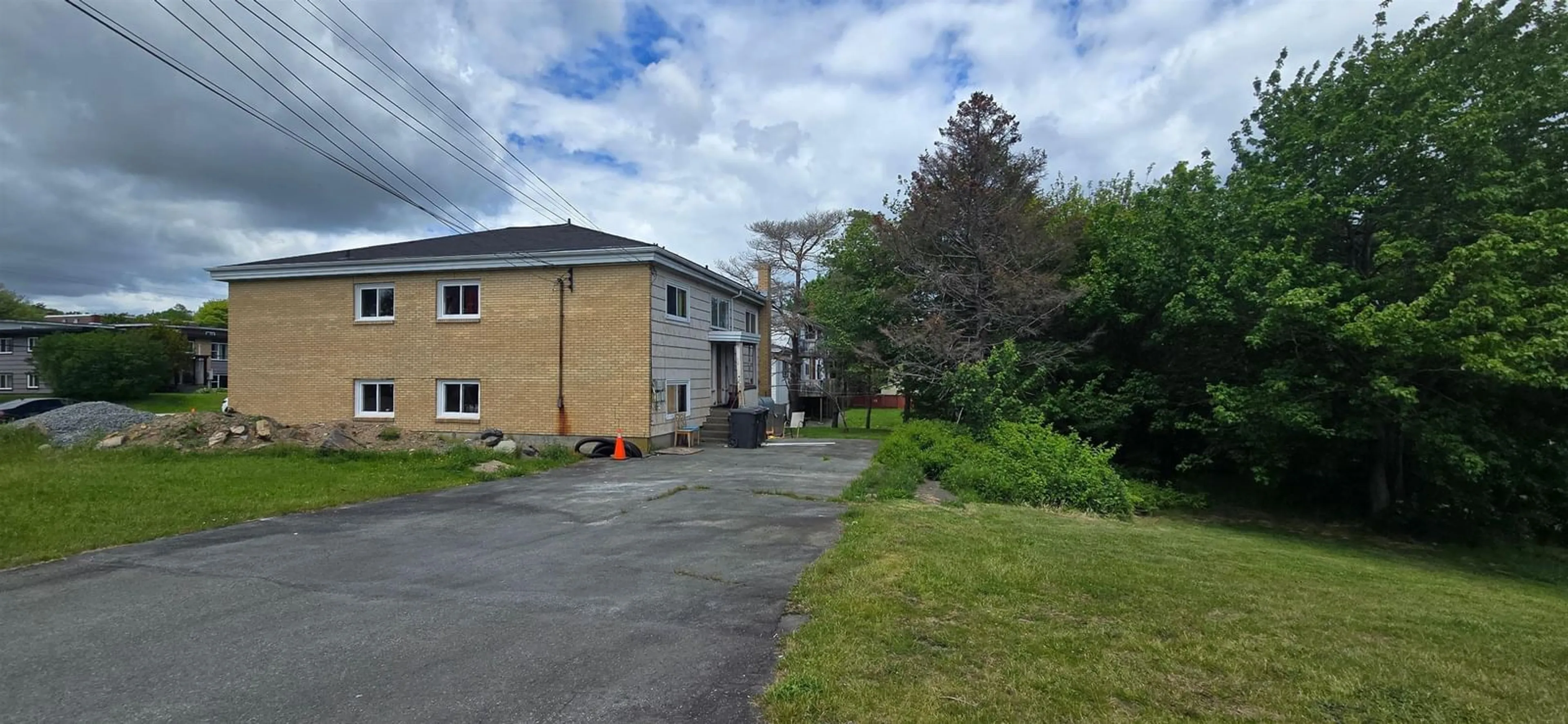A pic from outside/outdoor area/front of a property/back of a property/a pic from drone, building for 166 Evans Ave, Halifax Nova Scotia B3M 1E1