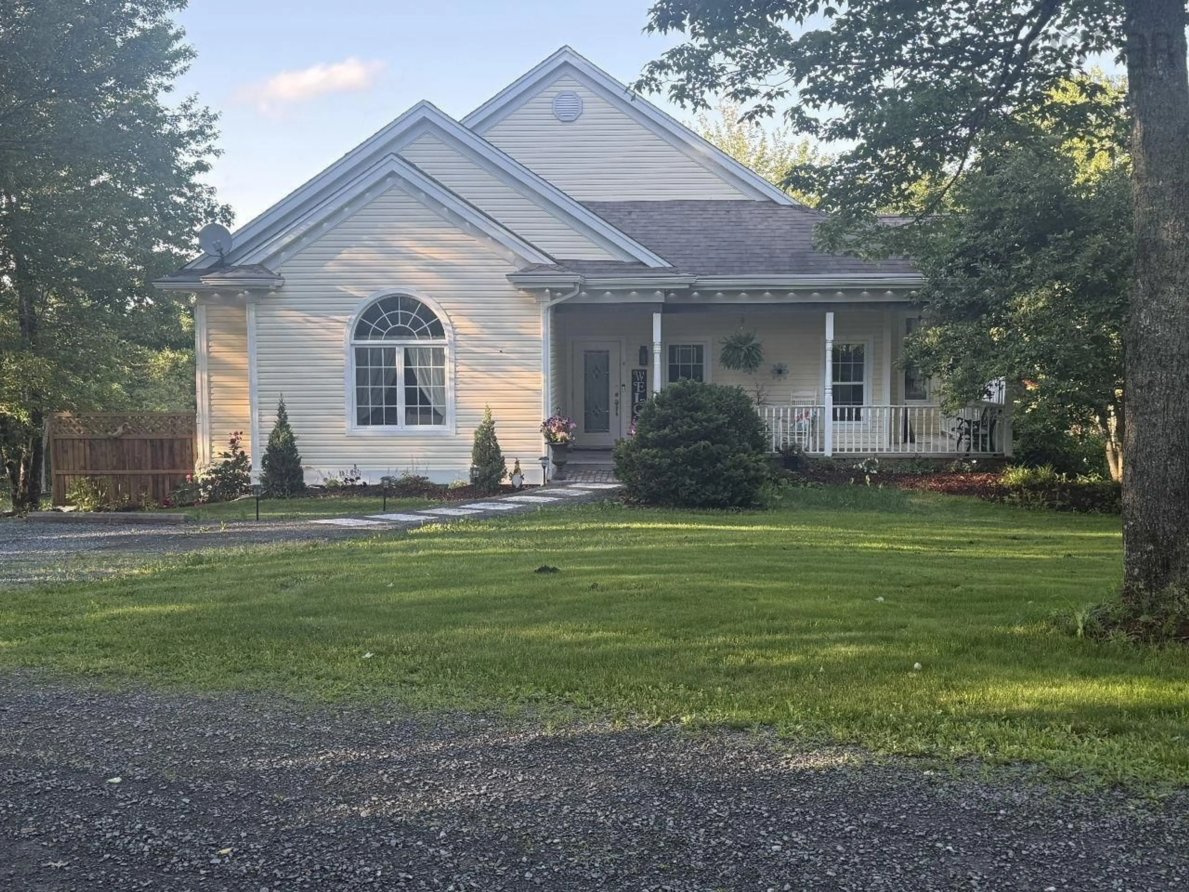 Home with vinyl exterior material, unknown for 115 Fairway Ave, Shubenacadie East Nova Scotia B0N 2H0
